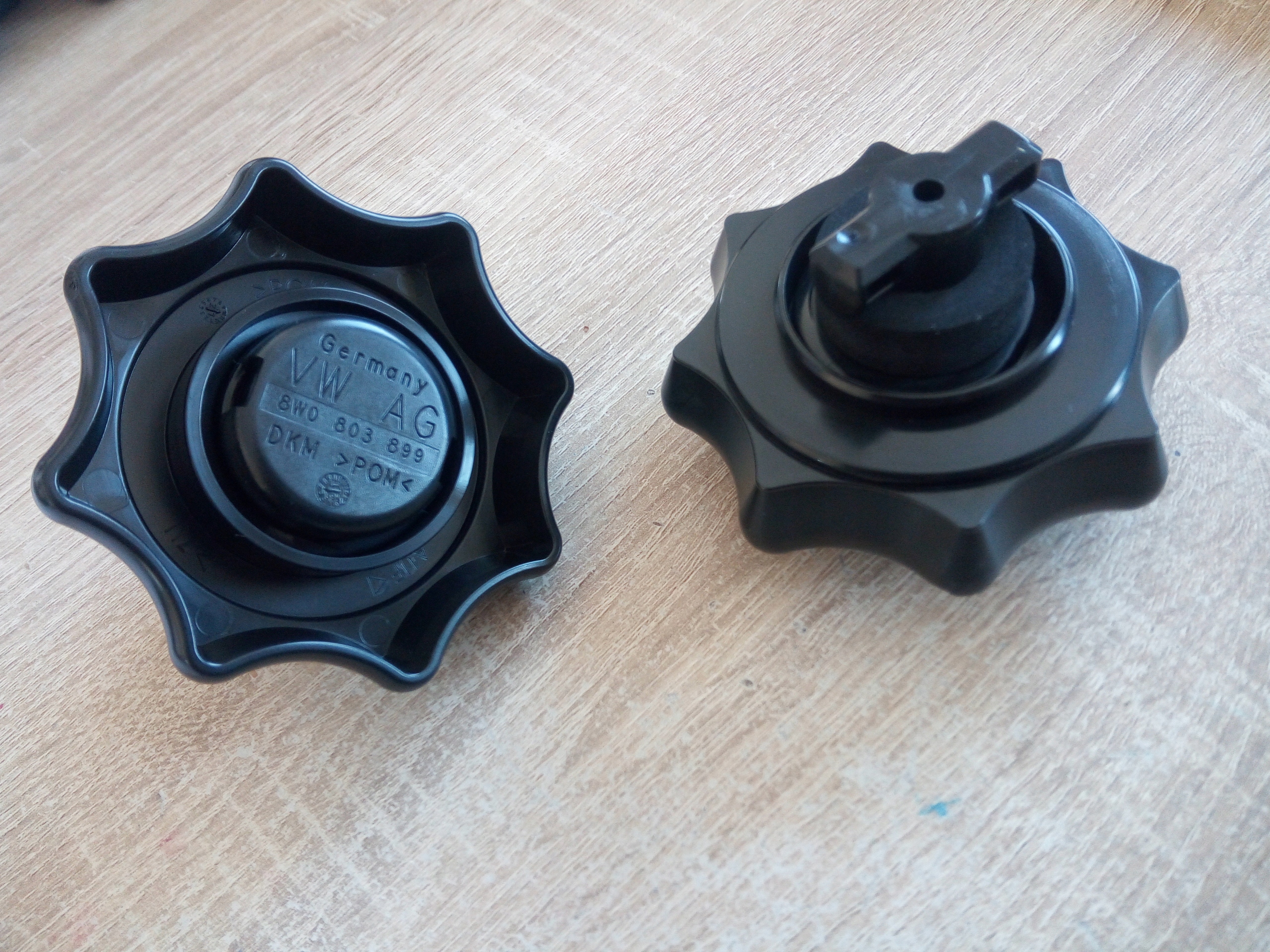 ŚRUBA MOCUJĄCA KOŁO ZAPASOWE AUDI A4 B9 A5 8W0803899 NOWA ORYG.*