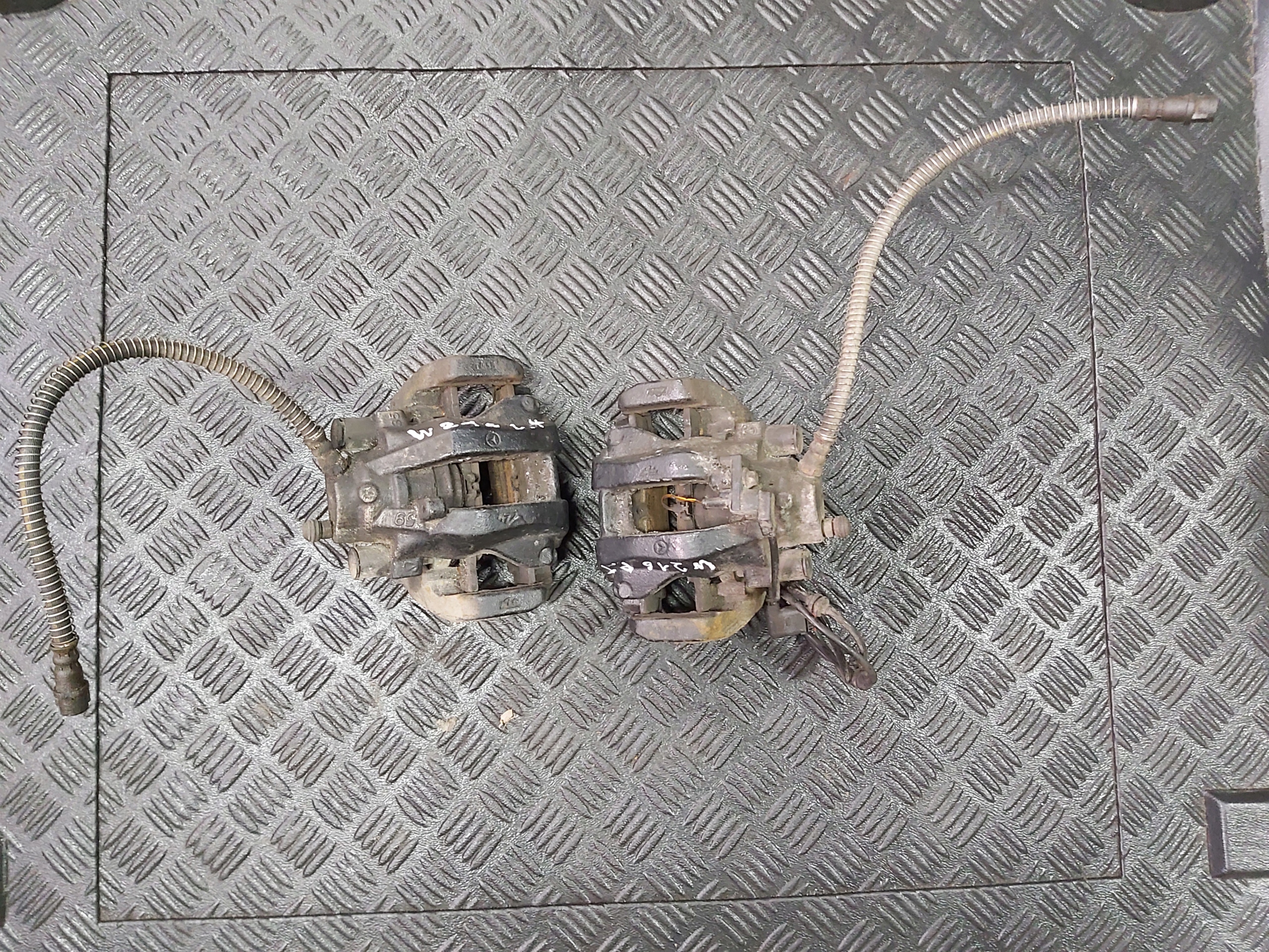 caliper right left rear part MERCEDES CL W216