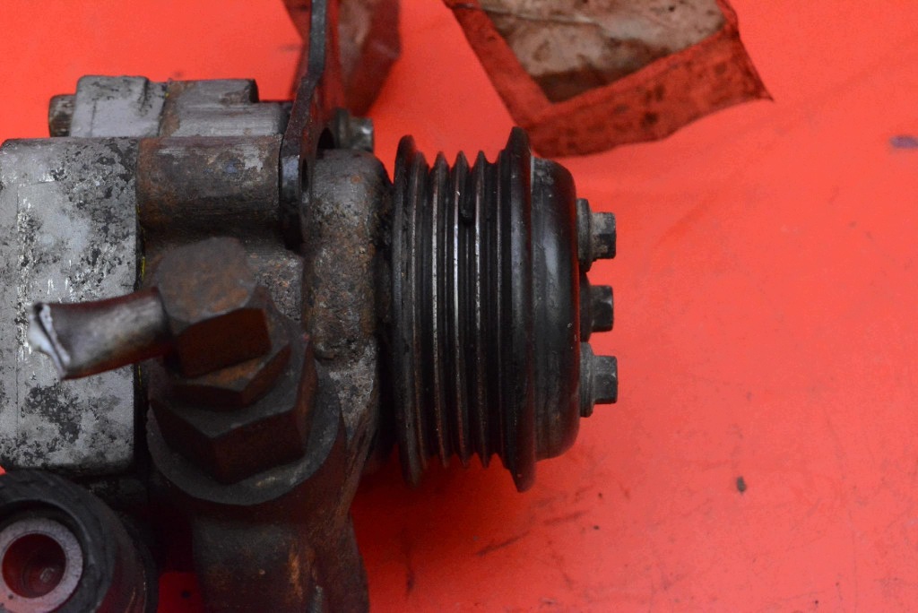 Servopumpe des Lenkrads FORD TRANSIT 5 V 2.0 TD 85 KM 00-13