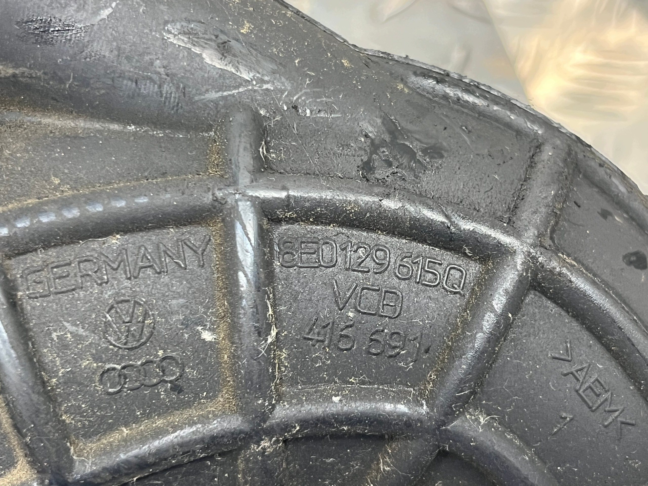 wiring pipe DOLOTOWA air AUDI A4 B7 8E0129615Q