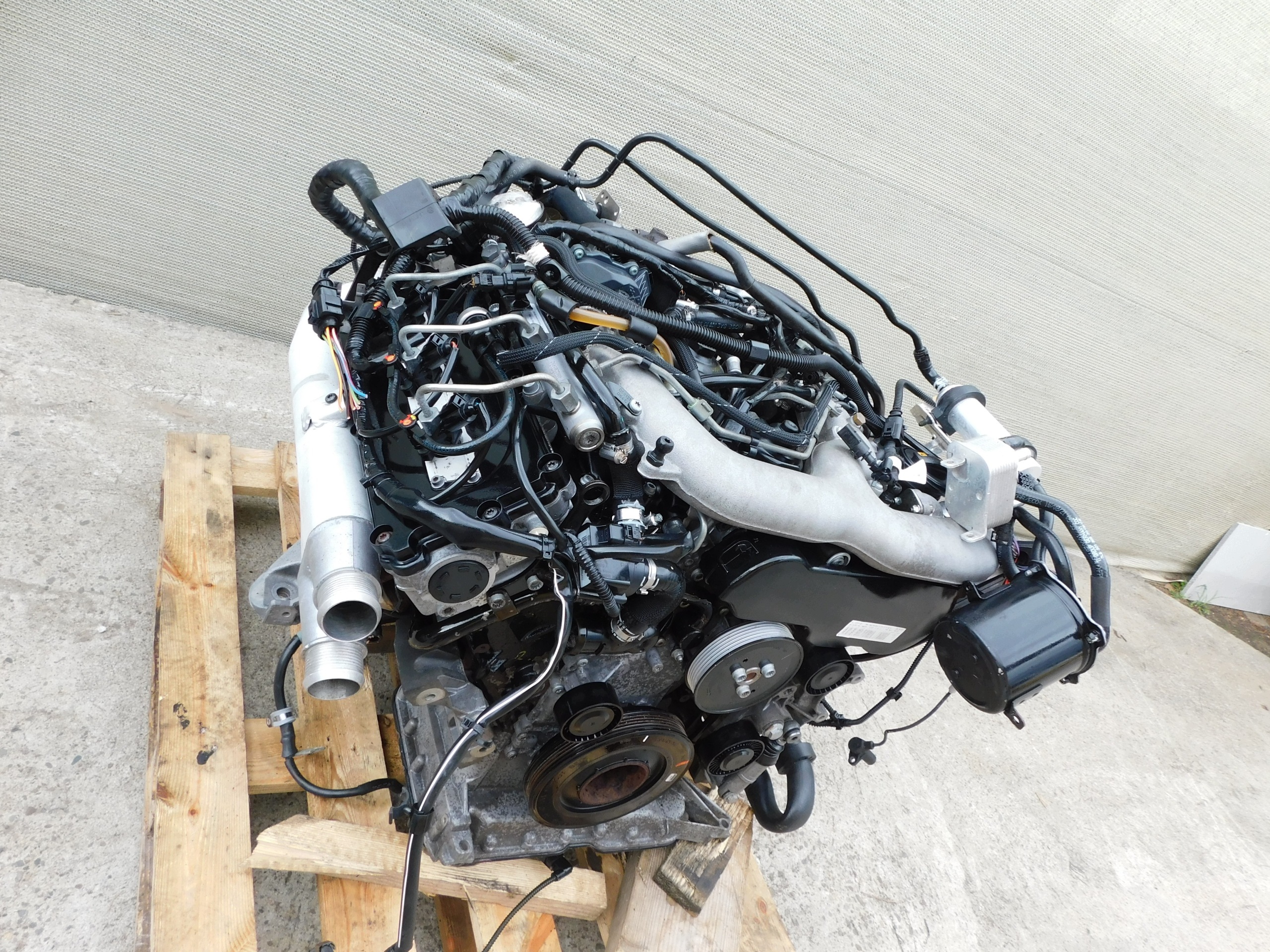 engine 3.0 TDI VW Touareg Audi Q7 Porsche Cayenne CAS complete OEM