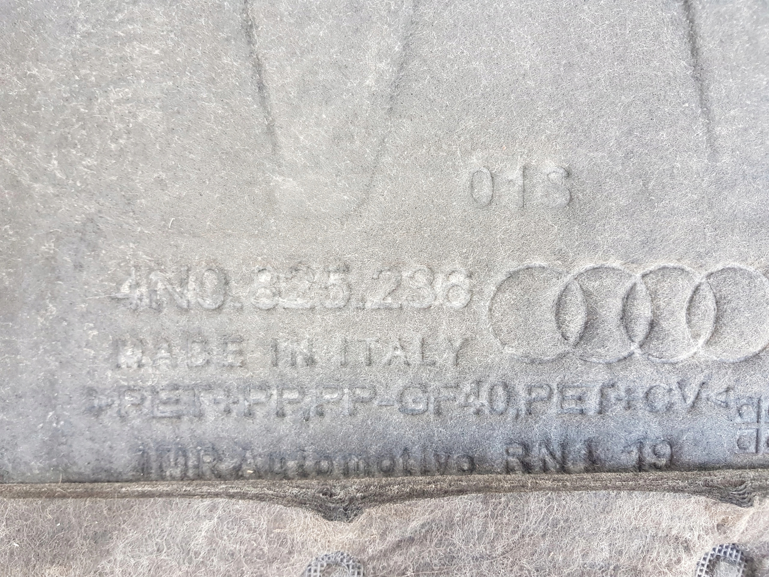 AUDI A8 D5 OSŁONA POD SKRZYNIĘ BIEGÓW 4N0825236 Typ samochodu Samochody osobowe