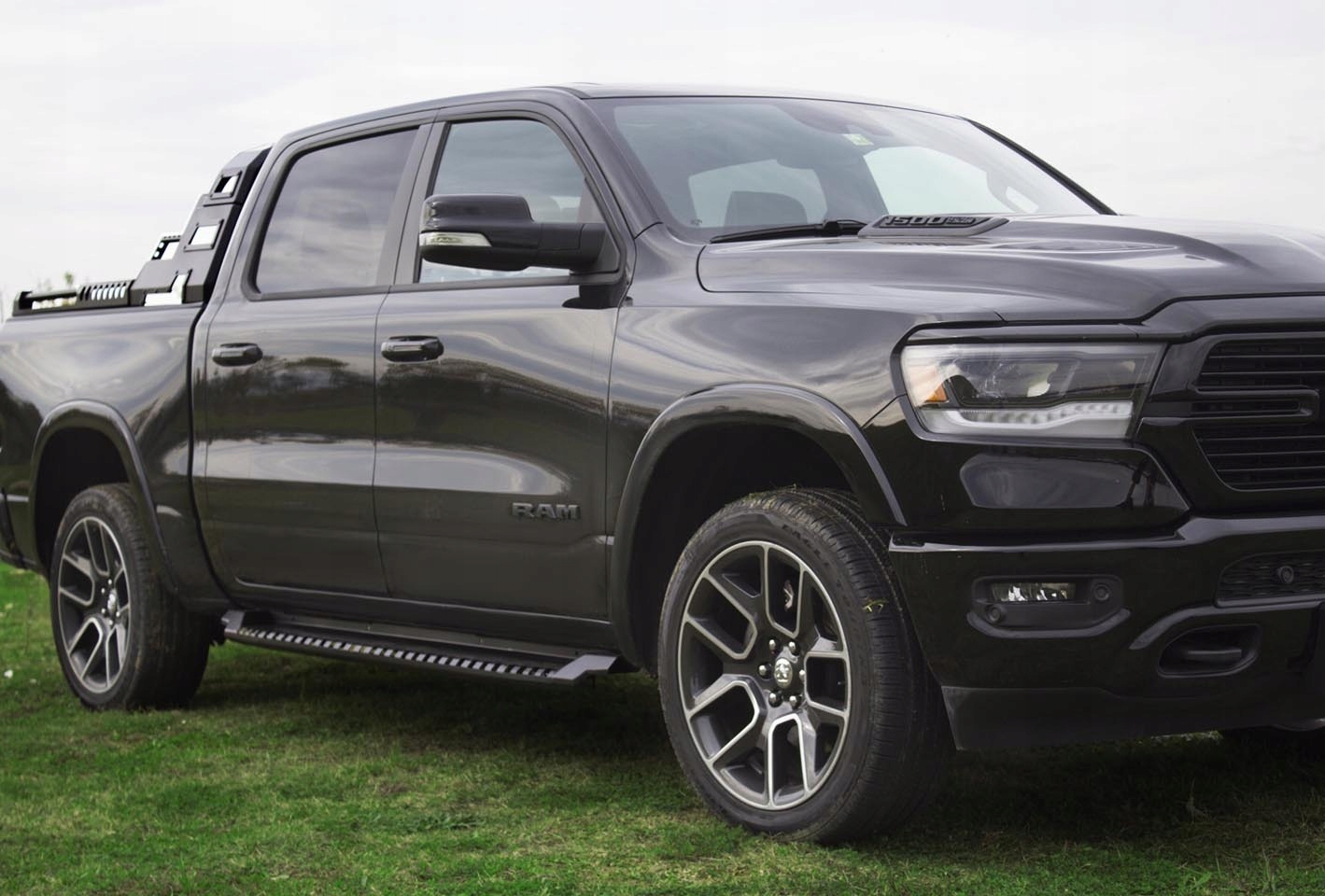 Stopnie boczne progi model Y Dodge RAM 1500 2019 Car type 4x4 SUV