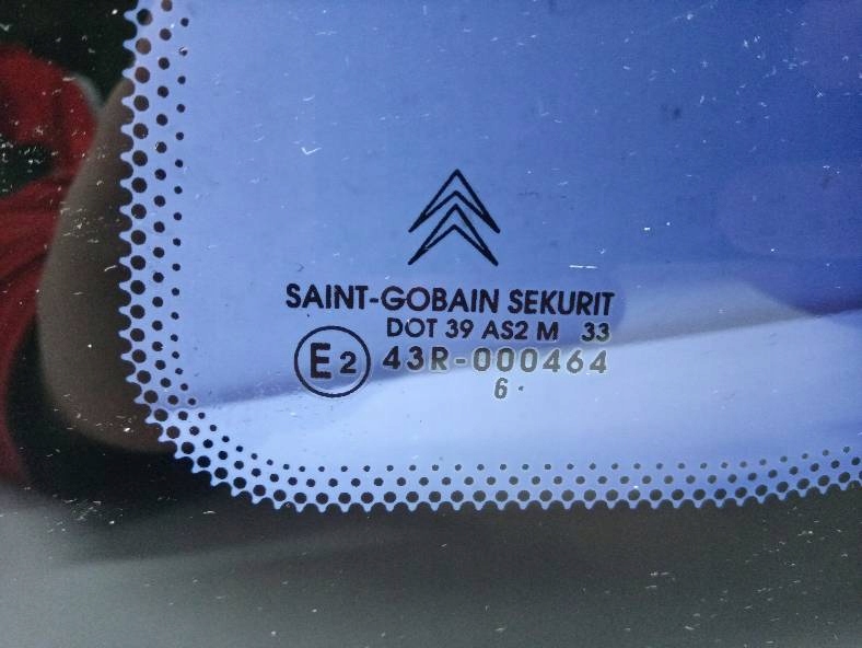 SZYBA KAROSERYJNA LEWA 3D 06 R Citroen C2 I (2003-2009) Jakość części (zgodnie z GVO) O - oryginał z logo producenta pojazdu (OE)