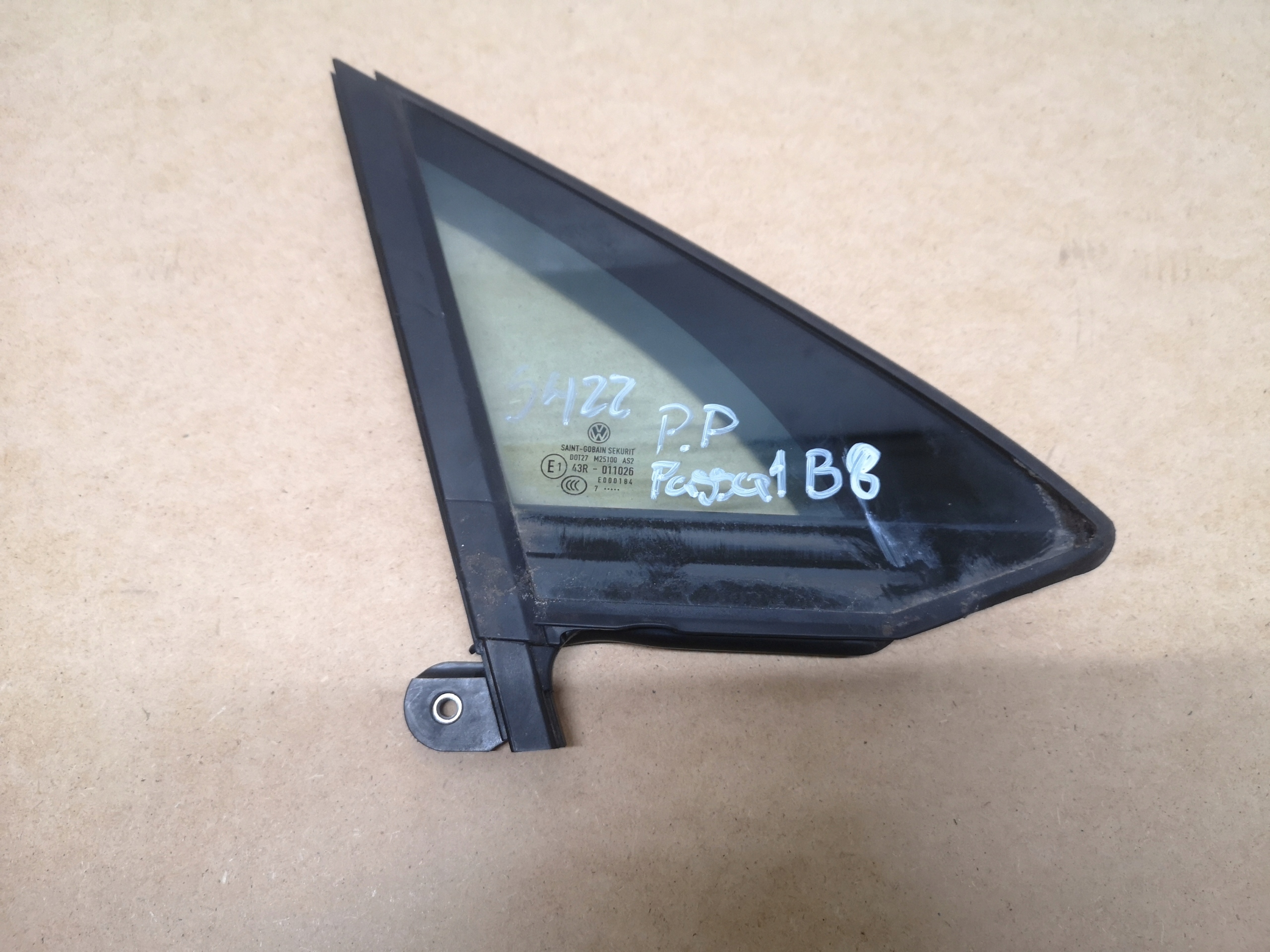 VW PASSAT B8 14- SZYBA PRAWA PRZEDNIA MAŁA