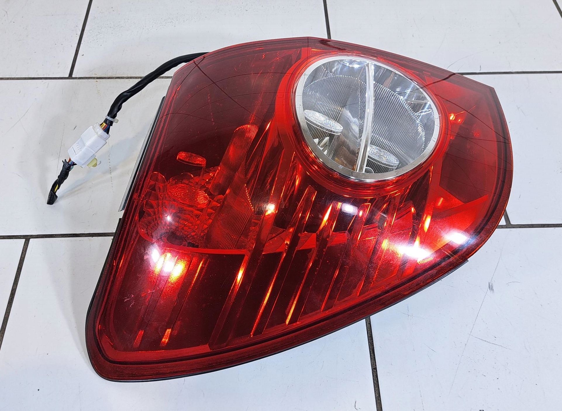 CHEVROLET CAPTIVA LIFT 2010-> LAMPA LEWA LEWY TYŁ TYLNA Numer katalogowy części CHEVROLET CAPTIVA LIFT LAMPA TYLNA LEWA 13- LED EUROPA