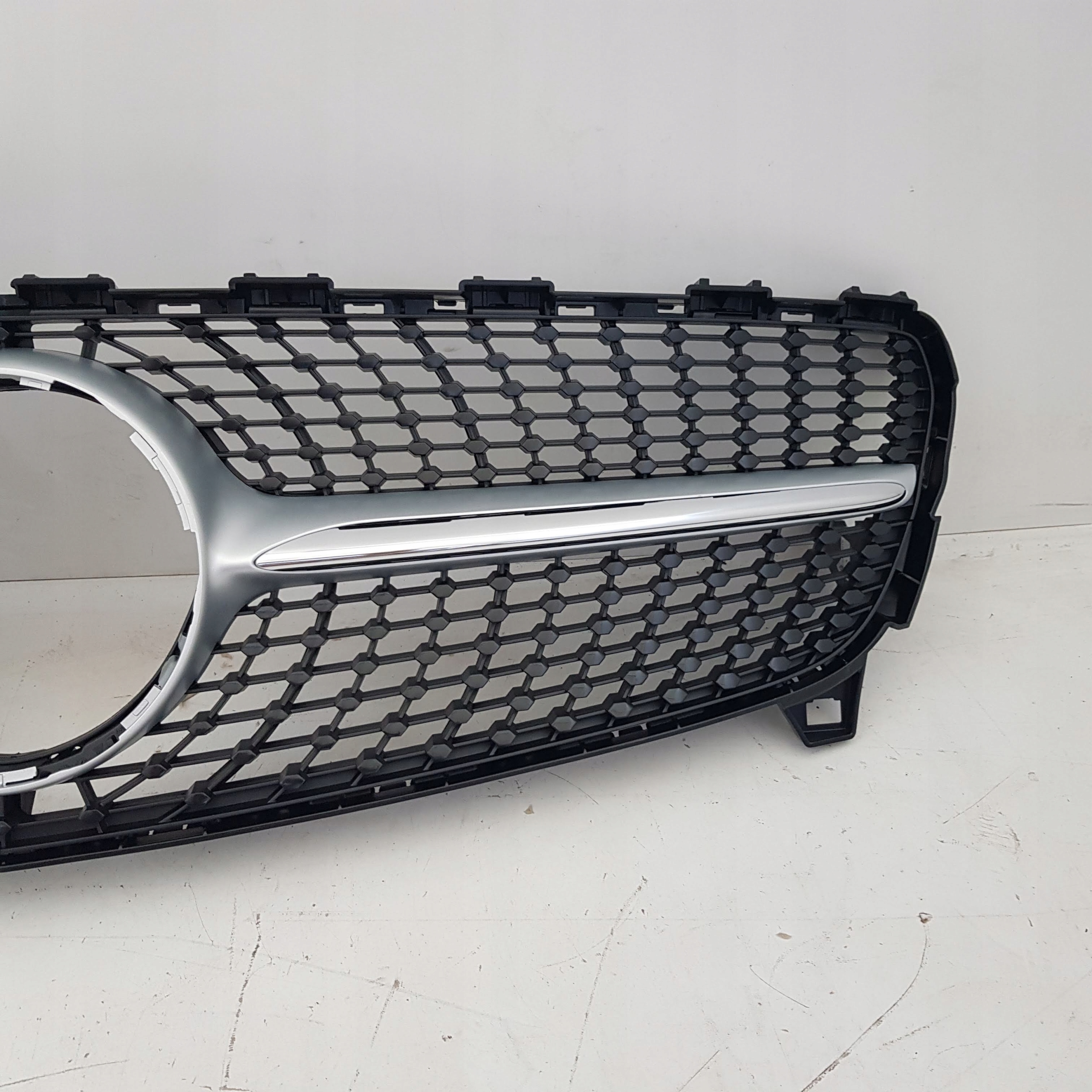 MERCEDES A KLASA 176 LIFT ATRAPA GRIL NOWY ORYGINAŁ Typ samochodu Samochody osobowe