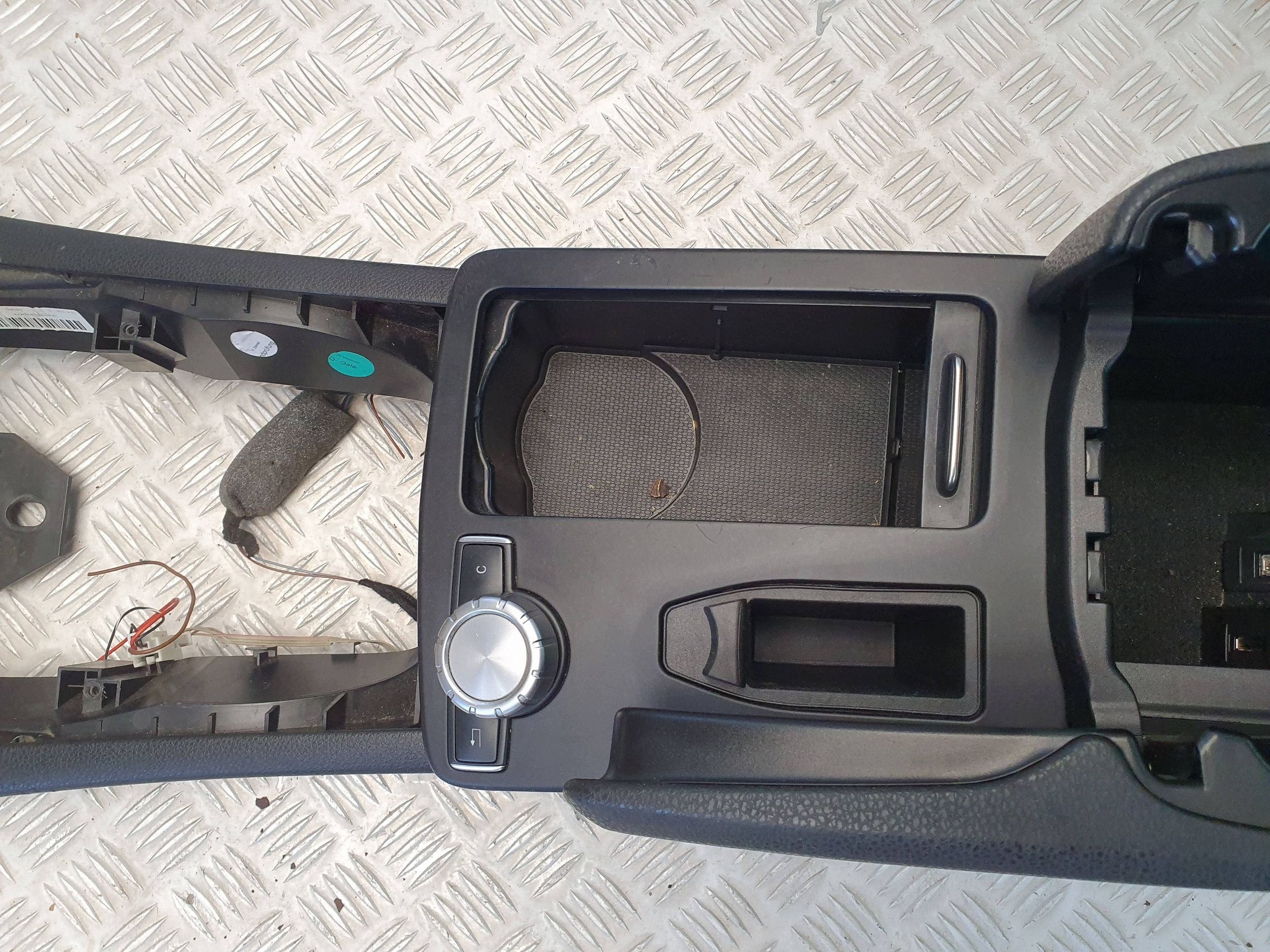TUNEL armrest control panel EU A2046800150 MERCEDES GLK X204 W204