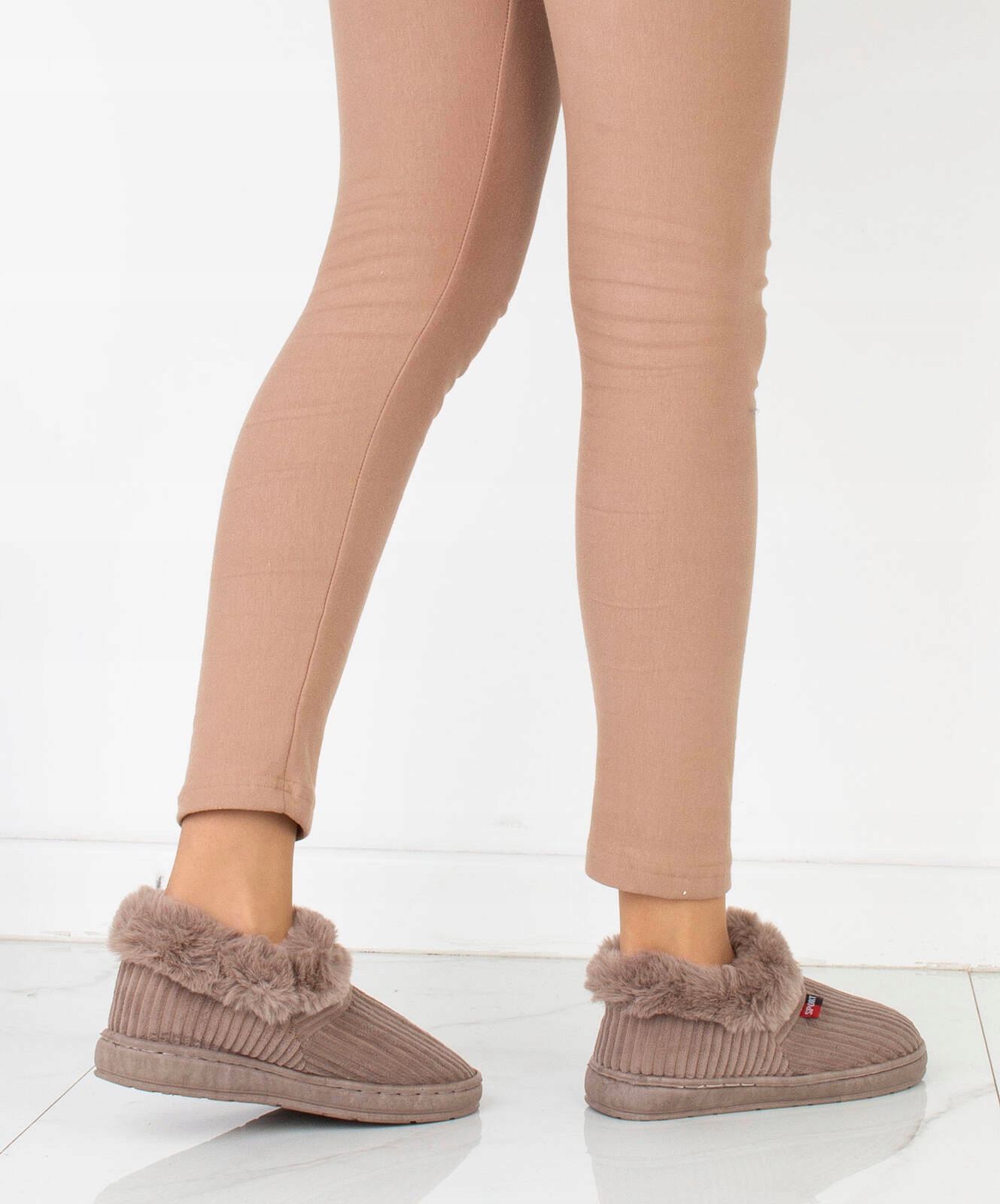 KAPCIE DOMOWE KLAPKI OCIEPLANE BEŻOWE WSUWANE CIEPŁE FUTERKO MĘSKIE 46 Wzór dominujący bez wzoru