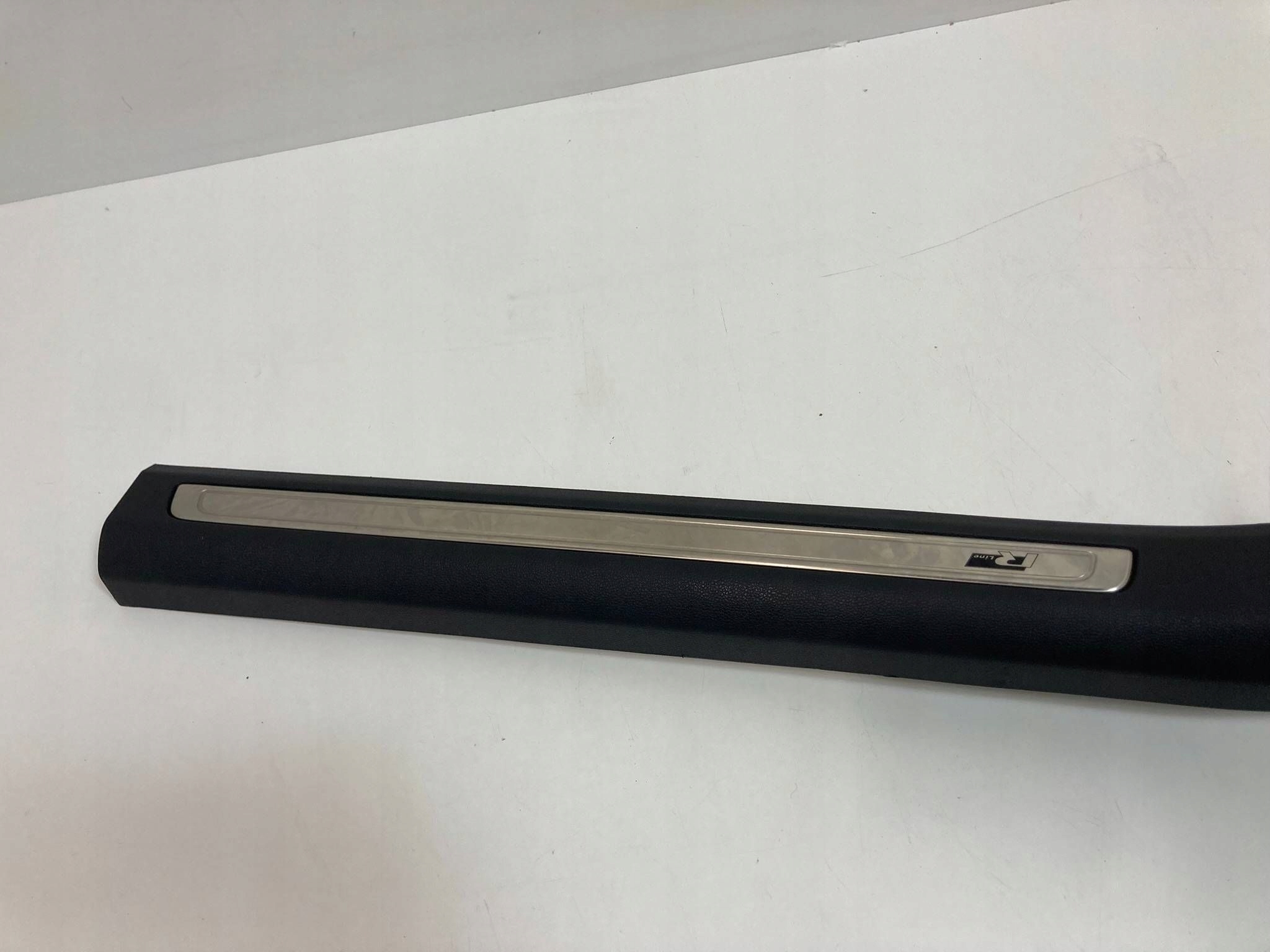 Volkswagen PASSAT B8 cap moulding threshold right R-line 3G0853372M