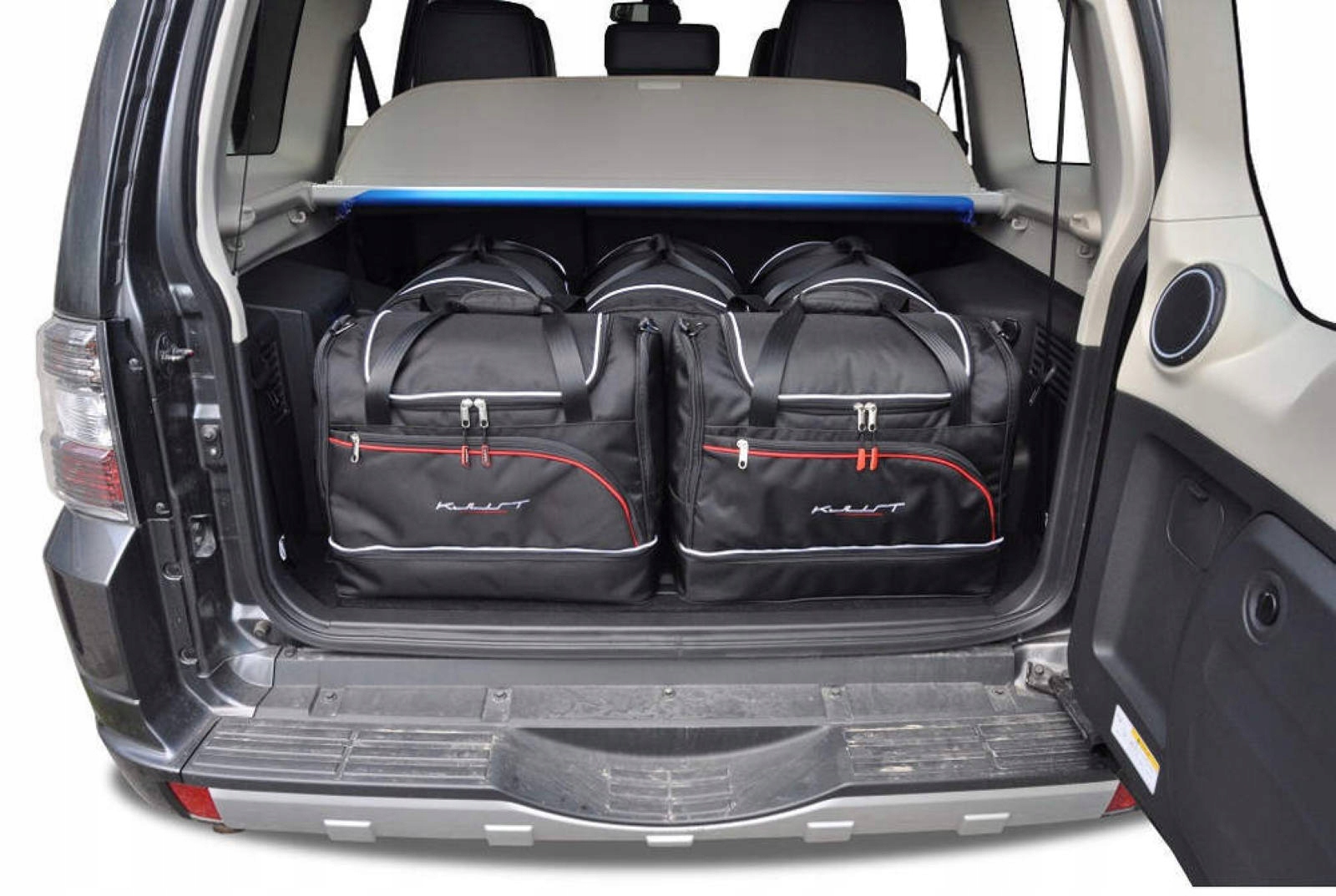 J&j Automotive Sada 5ks cestovných tašiek Sport pre Mitsubishi Pajero 2006