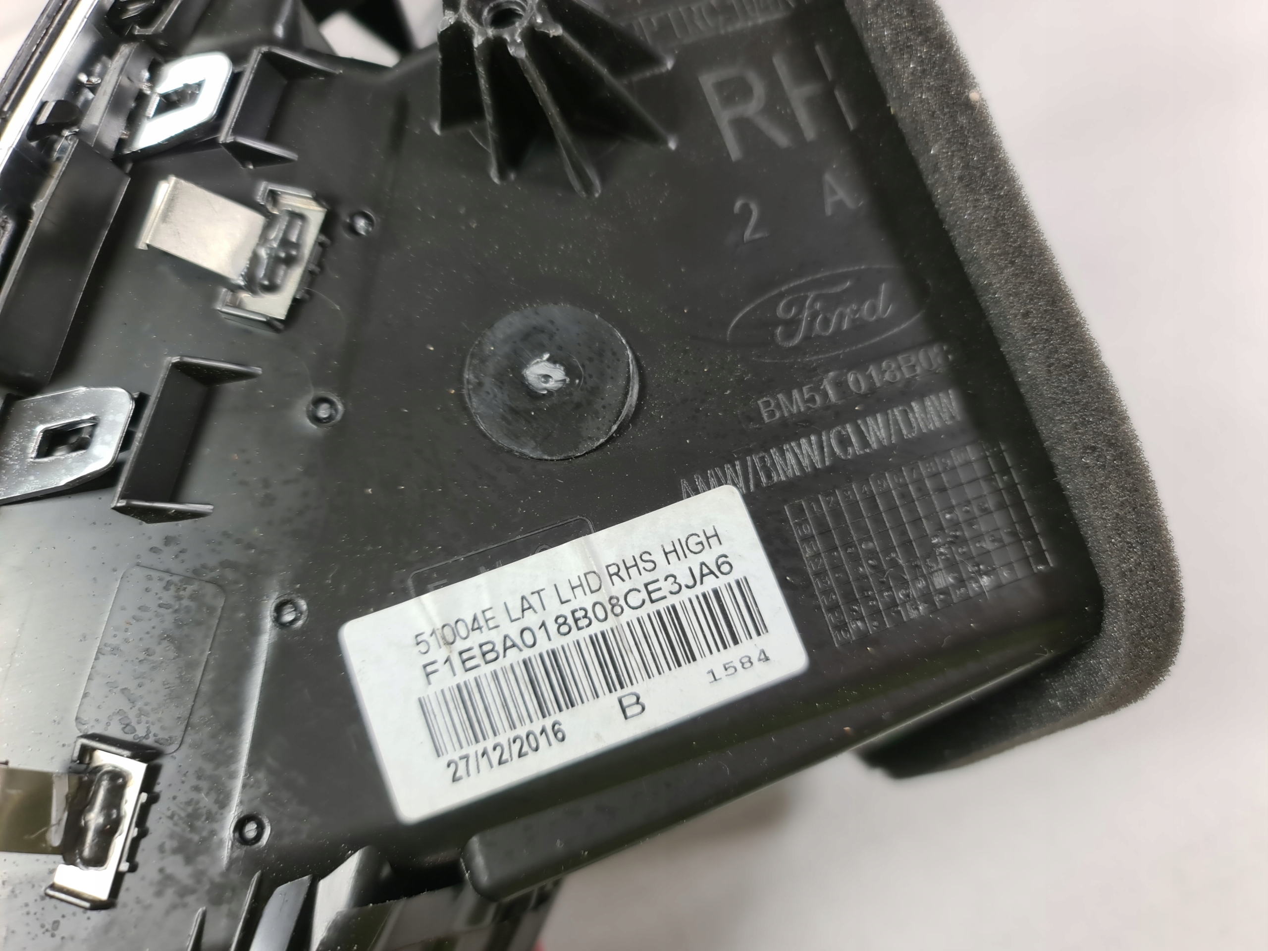 FOCUS MK3 KRATKA NAWIEWU PRAWA BM51-018B08 Producent części Ford OE