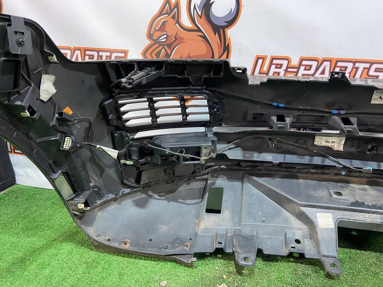 ZDERZAK PRZEDNI KOMPLET RANGE ROVER L405 GK52-17B971-FA8LML Typ samochodu 4x4/SUV Samochody osobowe