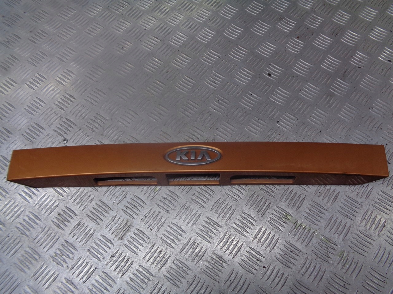 Kia OE 87311-1h100 накладка багажника