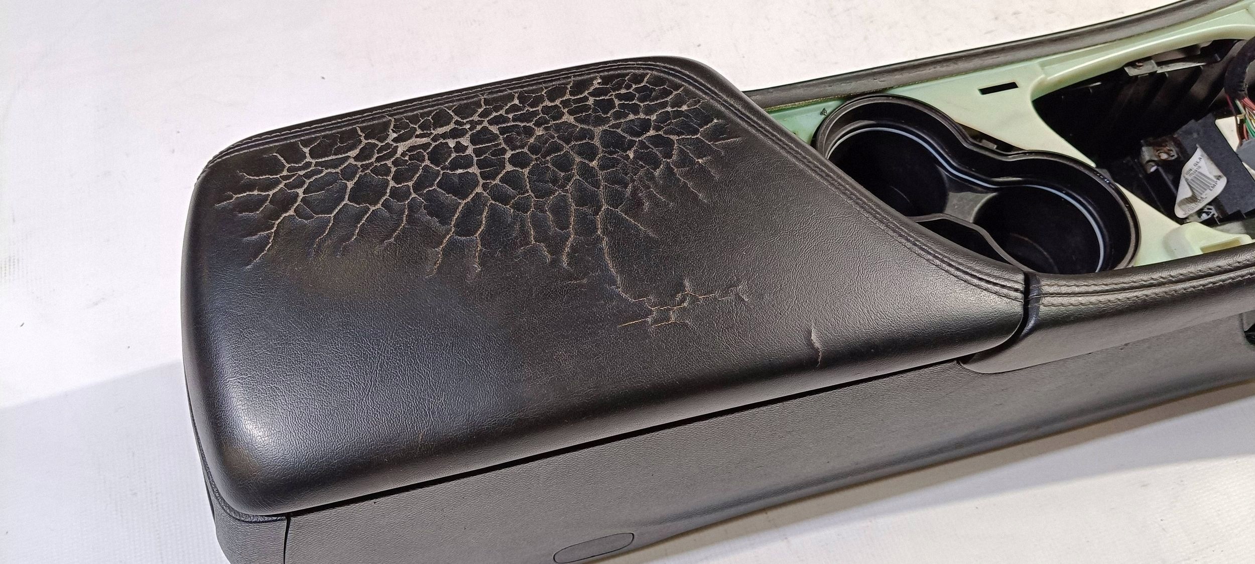 console tunel central armrest Dodge Challenger 2015