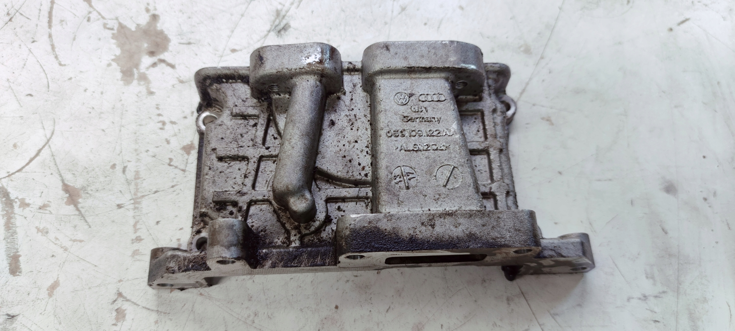 gearbox cover AUDI A4 A5 A6 3.0 CRT 059109122AA
