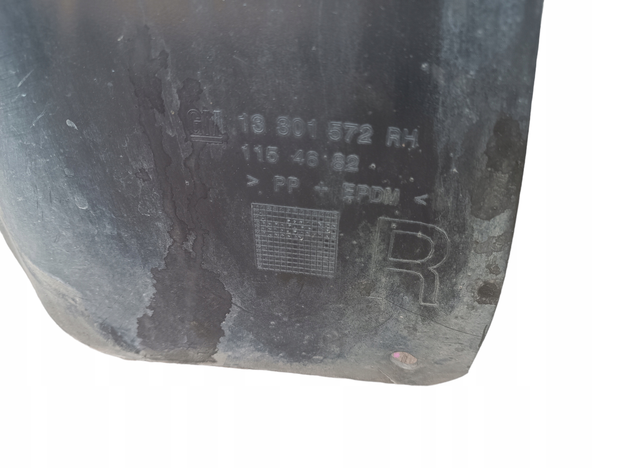 mudguard front right OPEL ZAFIRA C 13301572