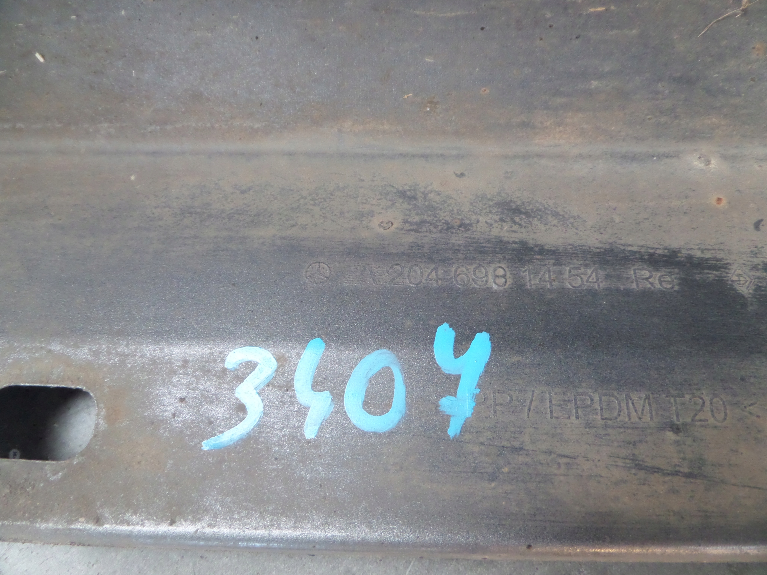 Mercedes-Benz OE A2046981454 moulding threshold