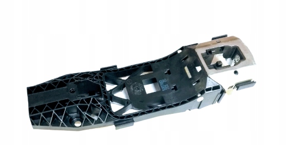 КРІПЛЕННЯ ЛІВОЇ РУЧКИ ПЕРЕДНІХ ДВЕРЕЙ 5L0837885B