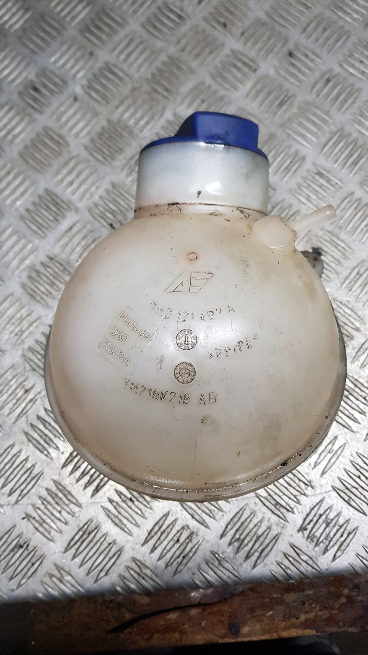 SHARAN GALAXY water tank cup 7M3121407A