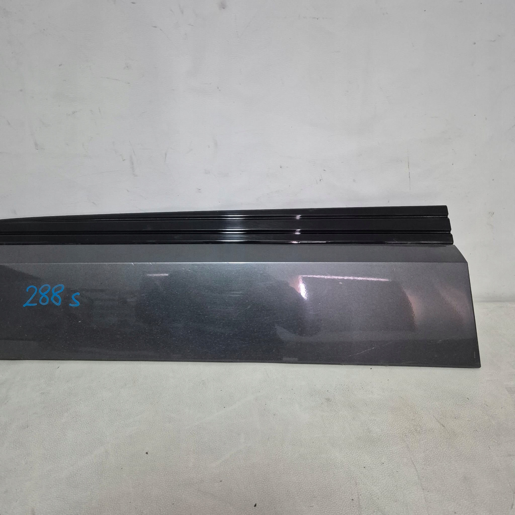 AUDI E-TRON ETRON 4KE -> moulding cap door left front 4KE853059A
