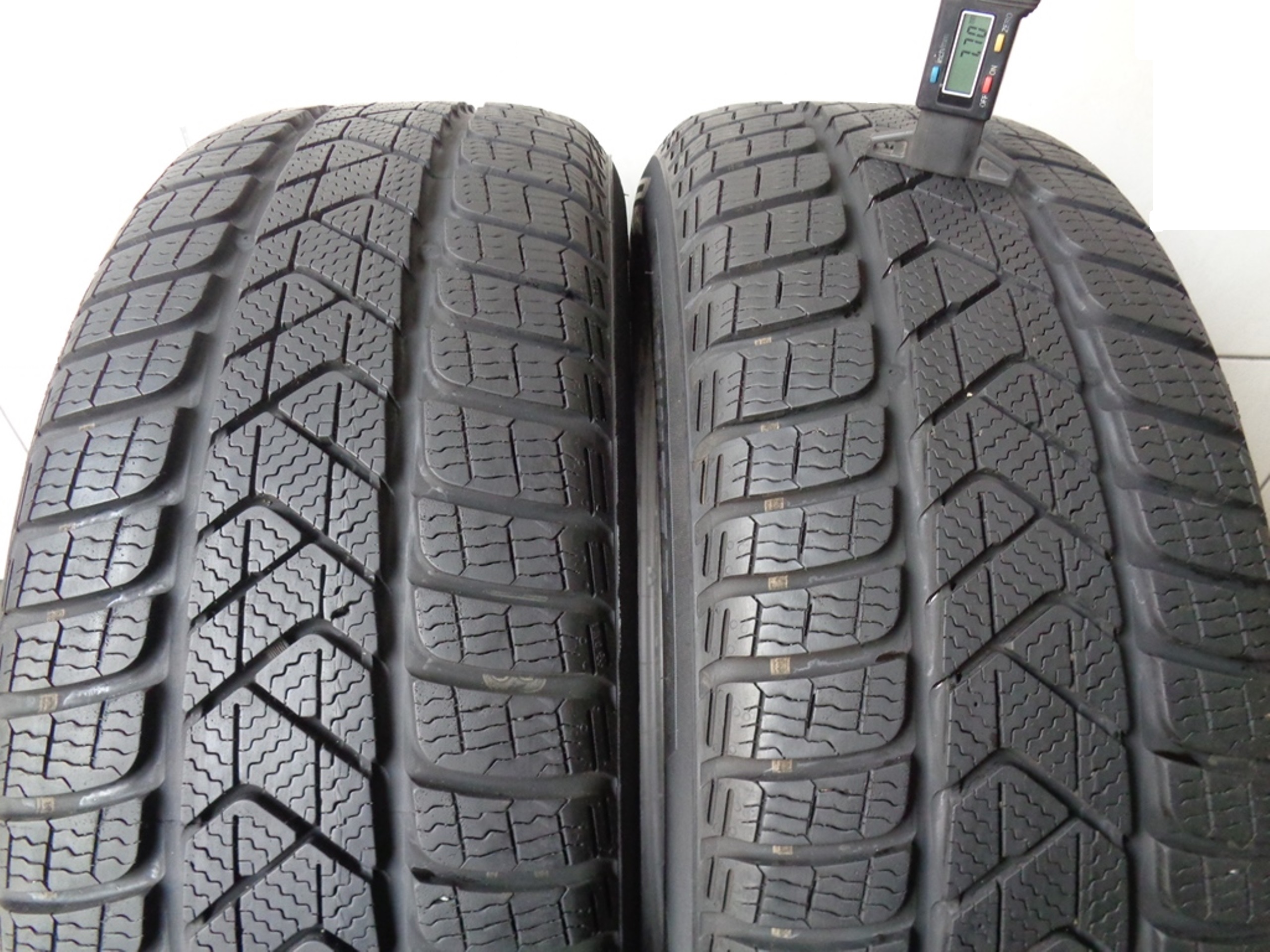 2x PIRELLI SOTTOZERO 3 SEAL 215/60R16 95H 7,7mm