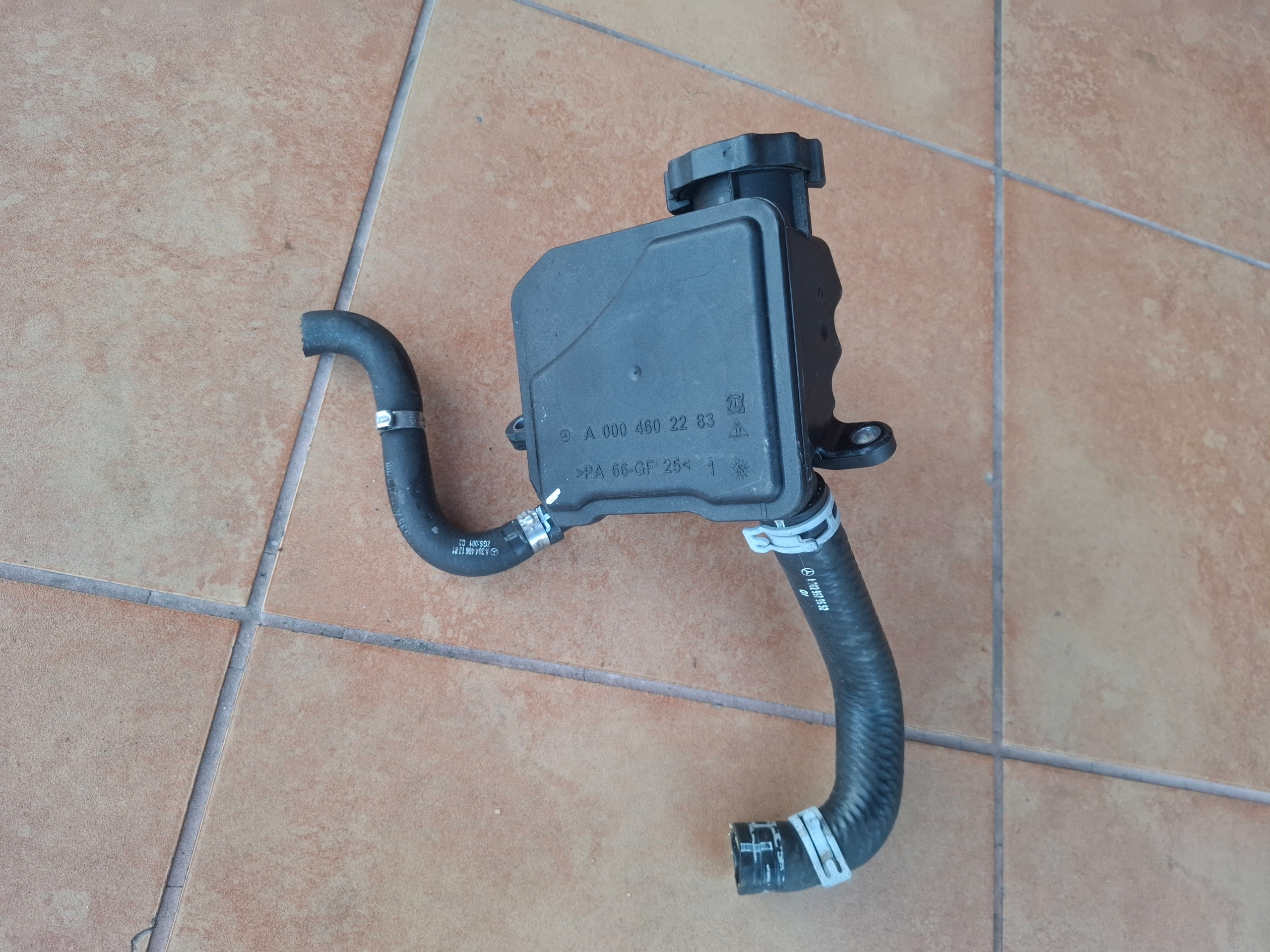 Servobehälter MERCEDES 3,0 CDI A0004602283