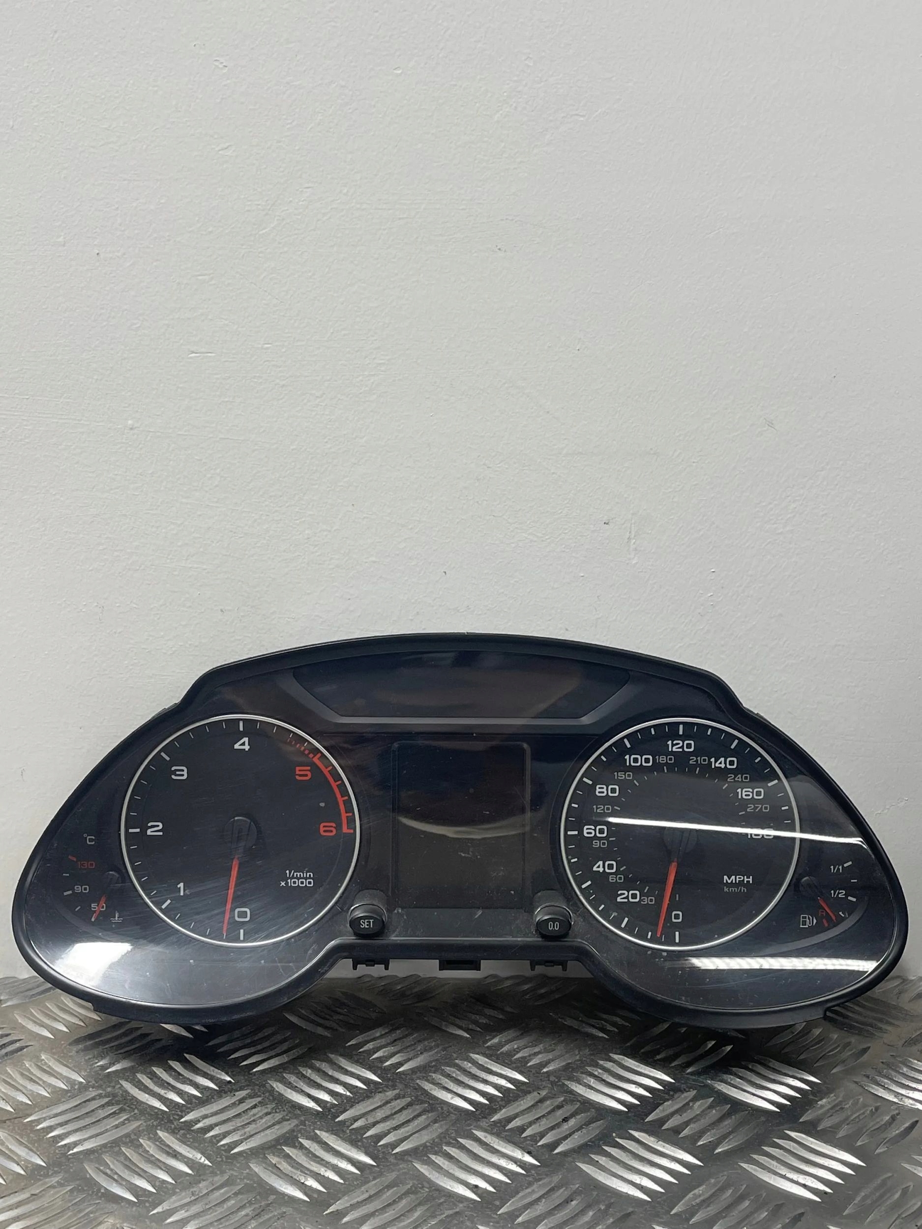 Audi Q5 SQ5 2011 спидометр /