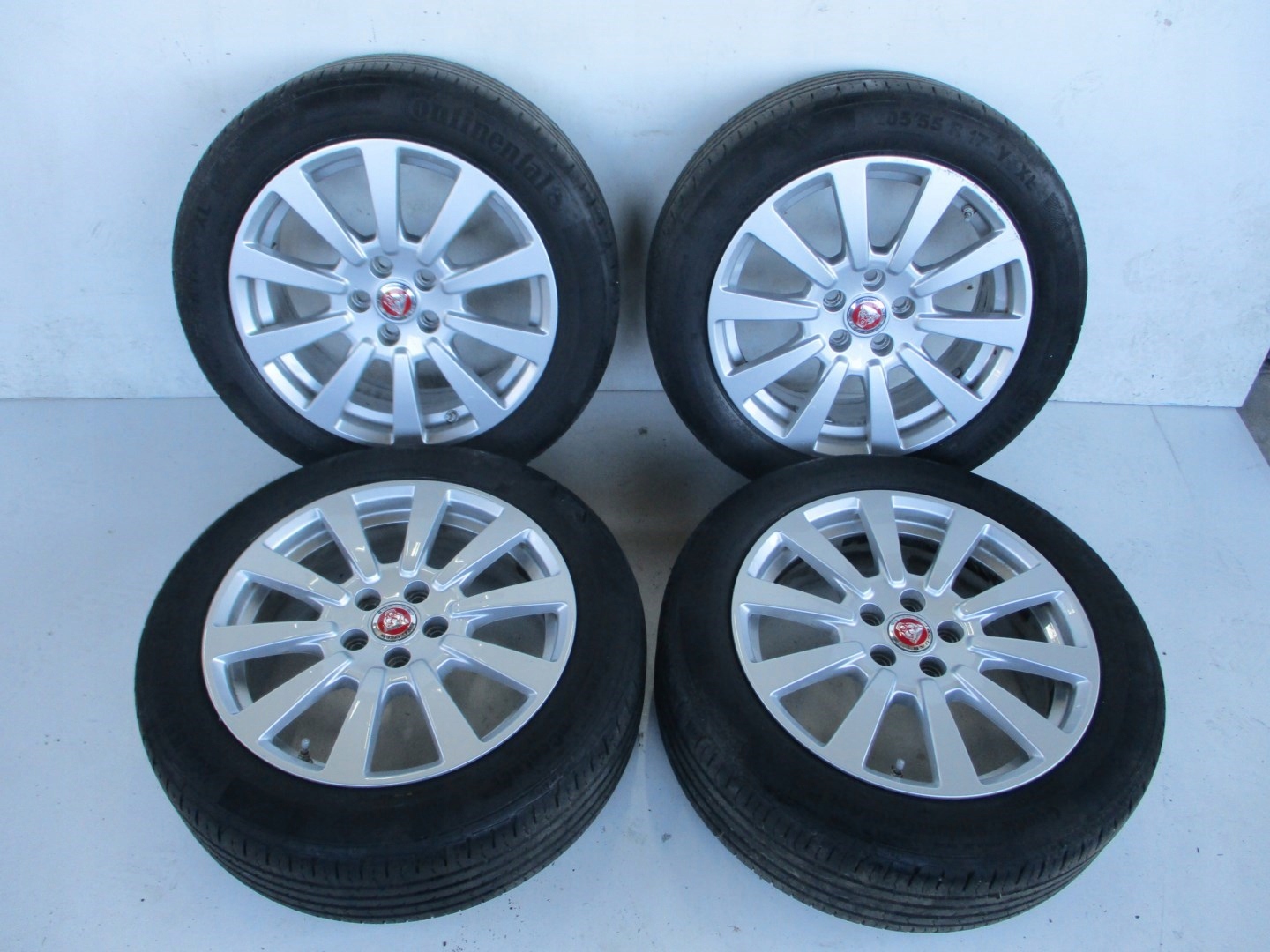 Колеса диски ШИНИ JAGUAR XE R17mm