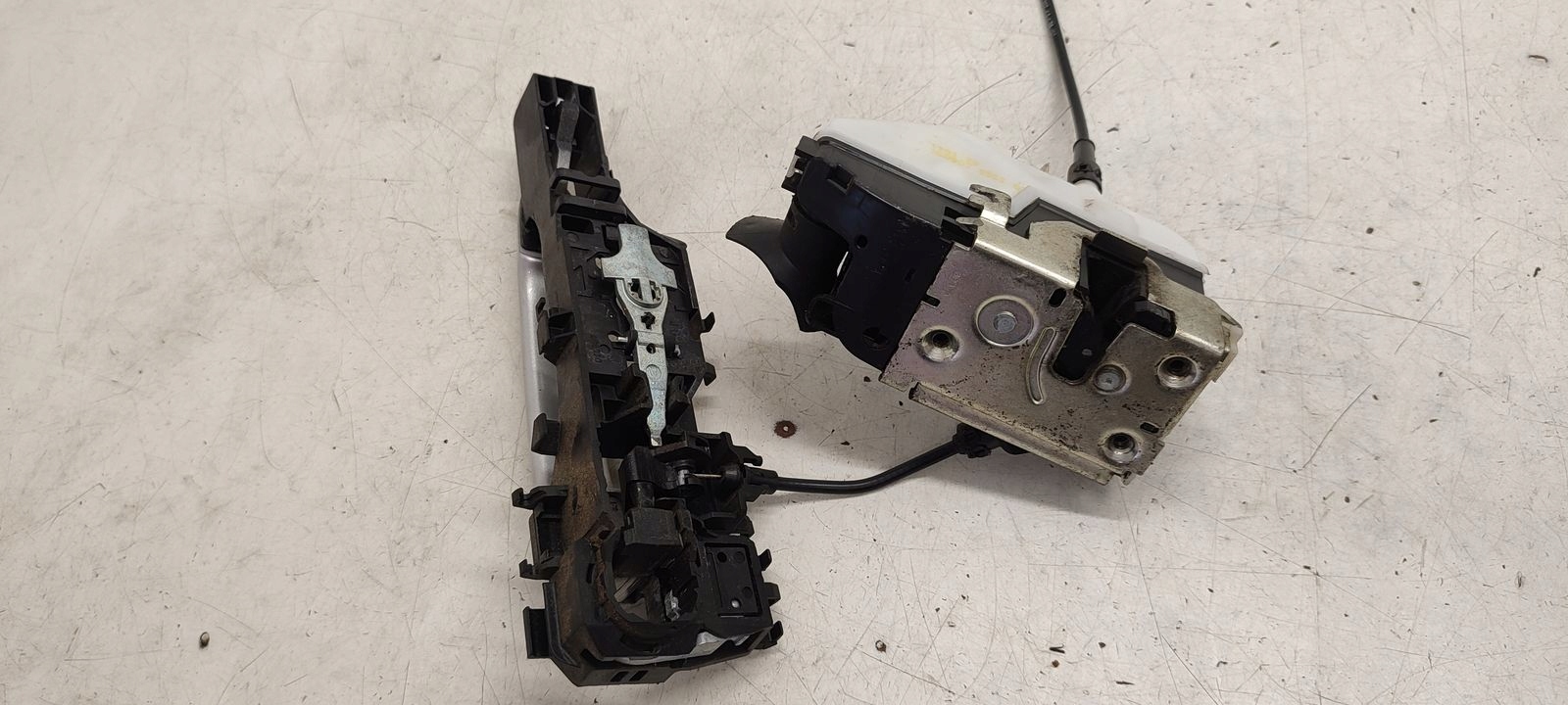 lock handle front front left 4pin Renault Scenic II LIFT 1,5 DCI