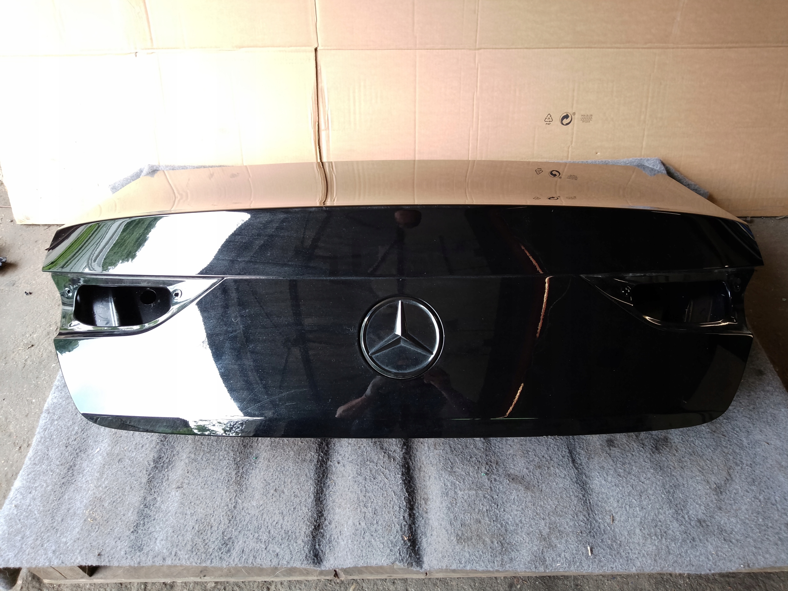 КРИШКА БАГАЖНИКА MERCEDES КЛА 118 СЕДАН 191