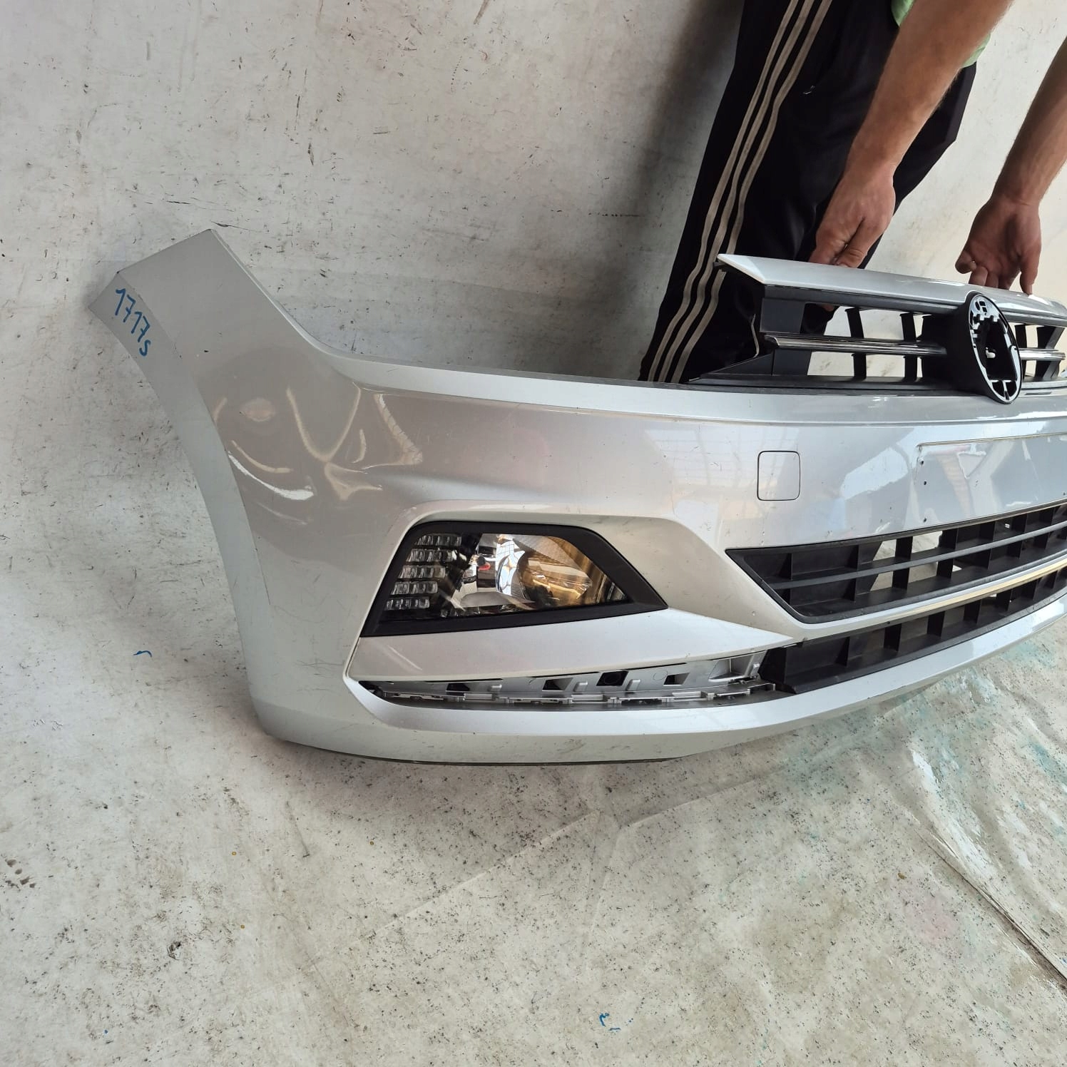 VW POLO VI 2G0 17- bumper front front grill without DZIUR 2G0807221