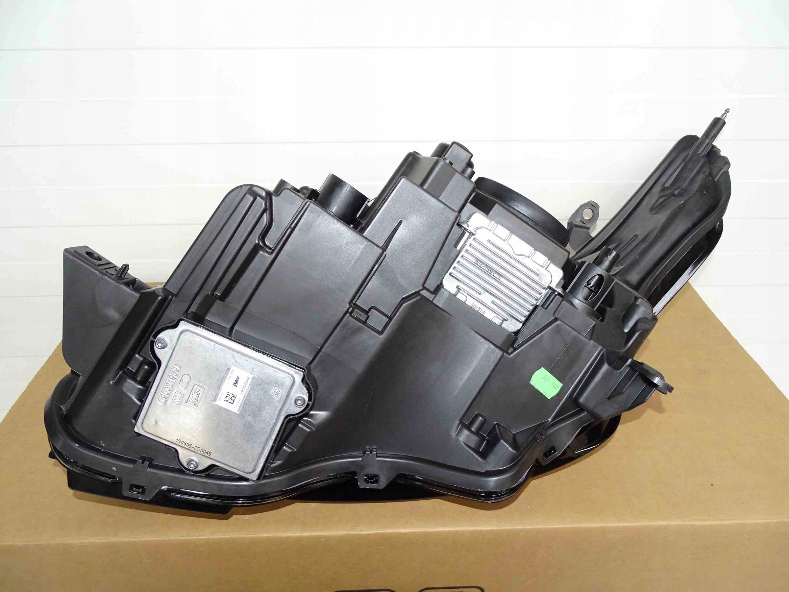 Reflektor 16 PIN Xenon RANGE ROVER L405 2013- Typ samochodu Samochody osobowe