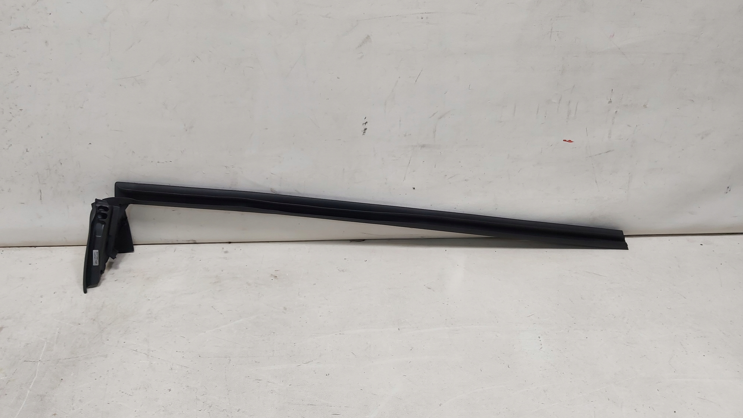 A1727200824 - Прокладка ветрового стекла MERCEDES SLC A172 R172