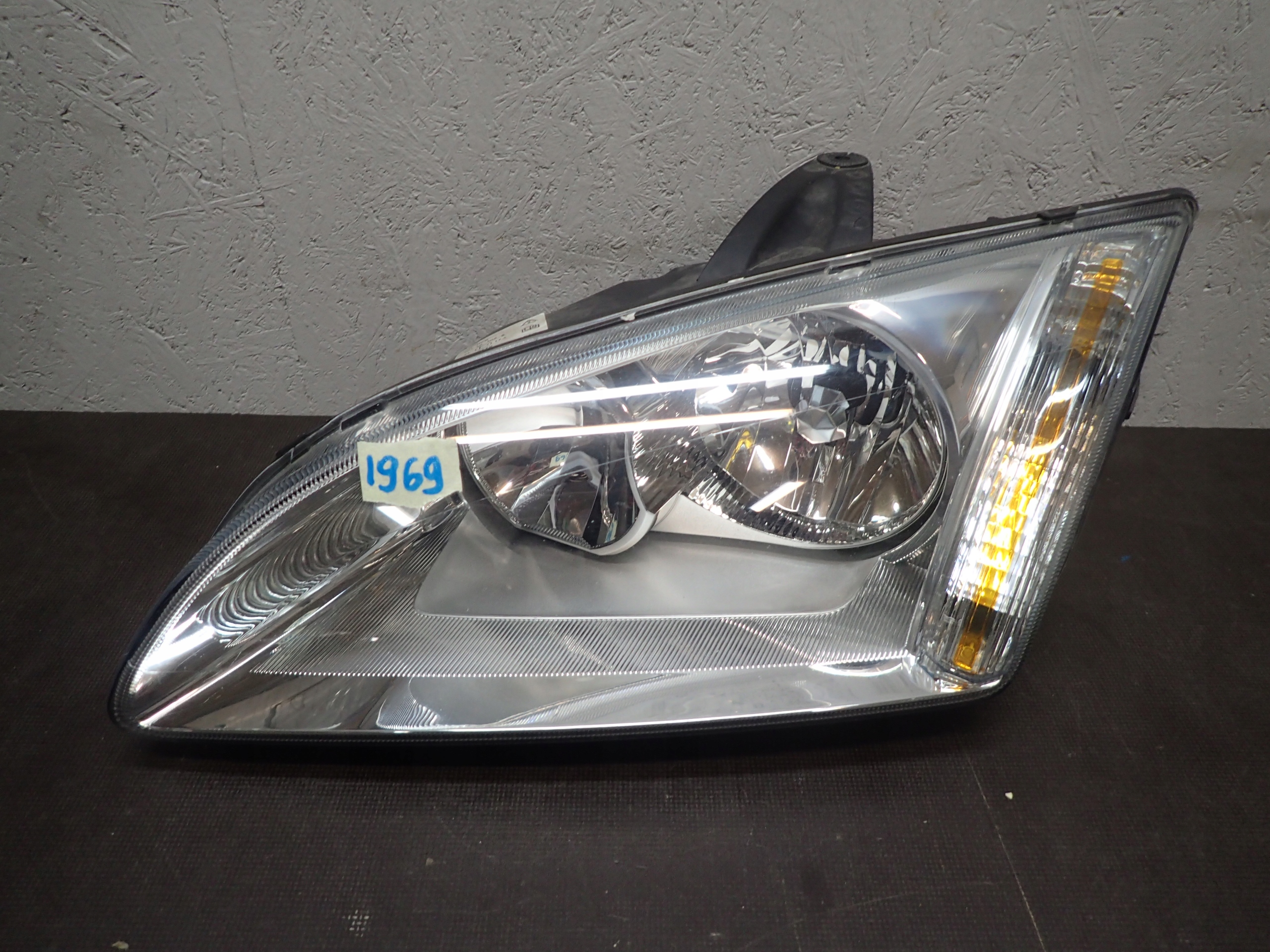 LIGHT FRONT LEFT FORD FOCUS MK2 04-08