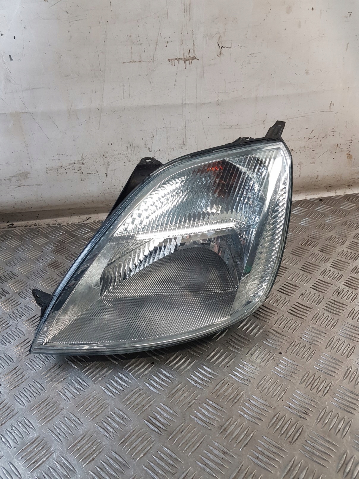 light left front FORD FIESTA MK6 02R