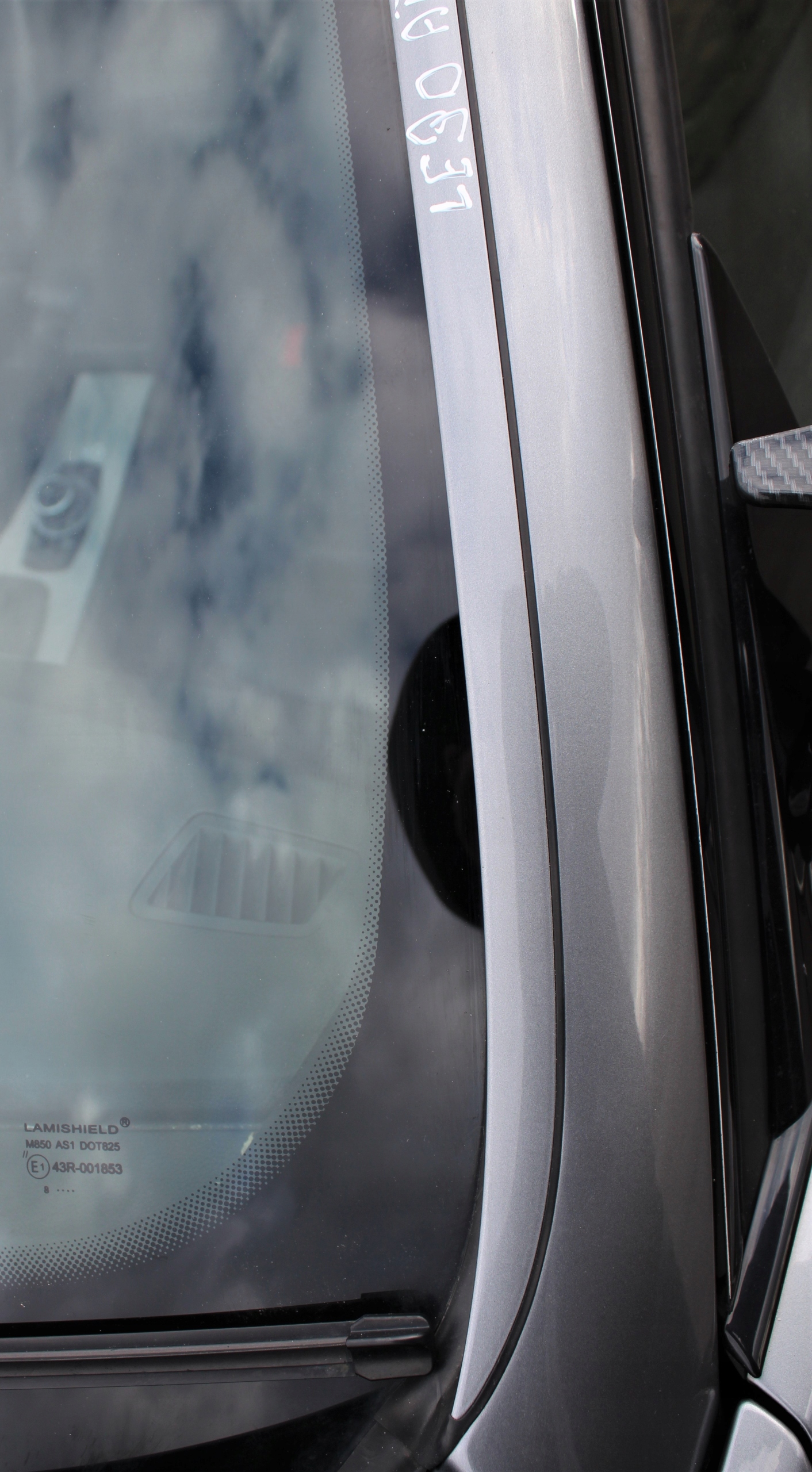 LISTWY SZYBY CZOŁOWEJ PRZEDNIEJ BMW E90 E91 A52 Producent części BMW OE