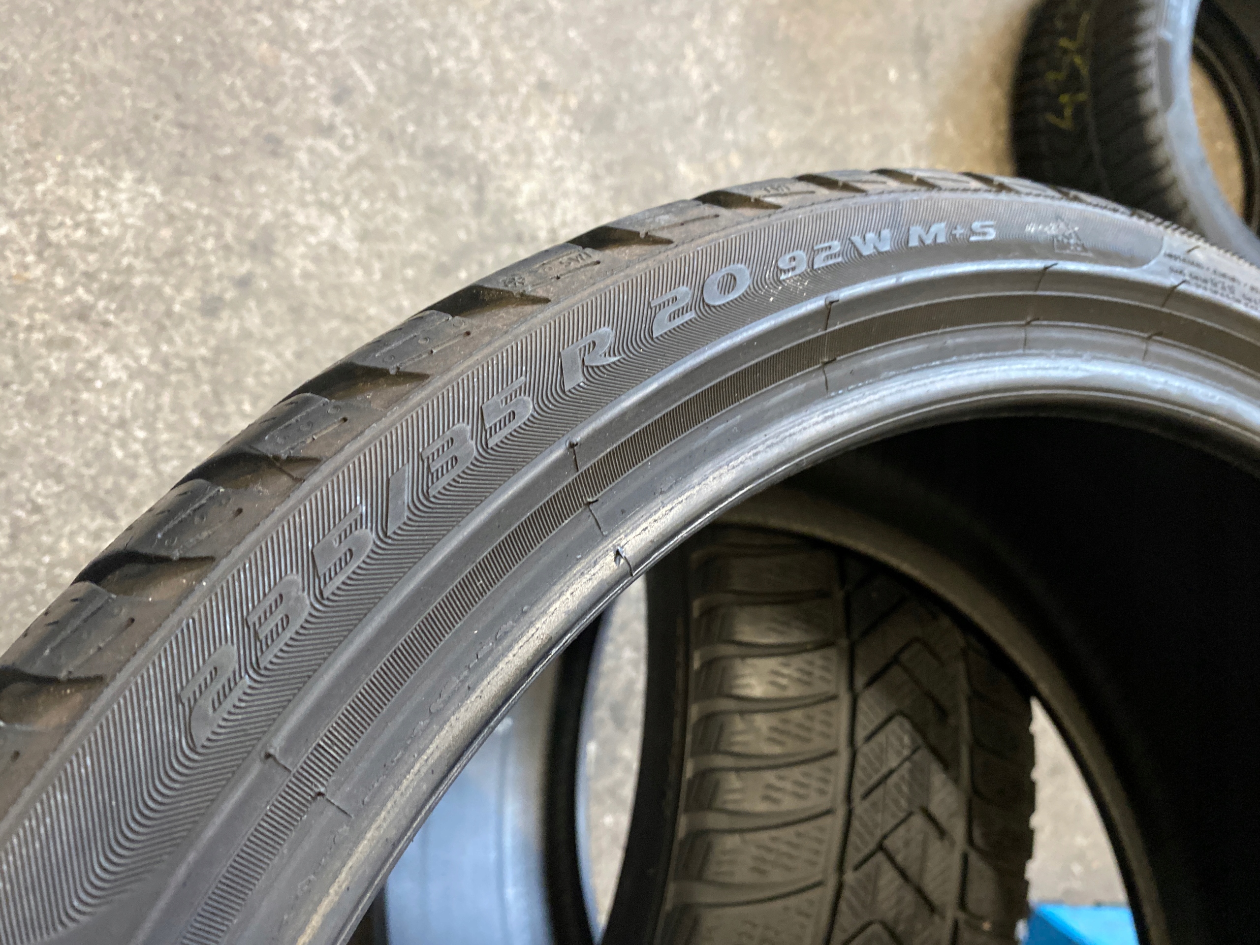 2 tyres winter 235/35R20 Pirelli Winter Sottozero 3 6mm