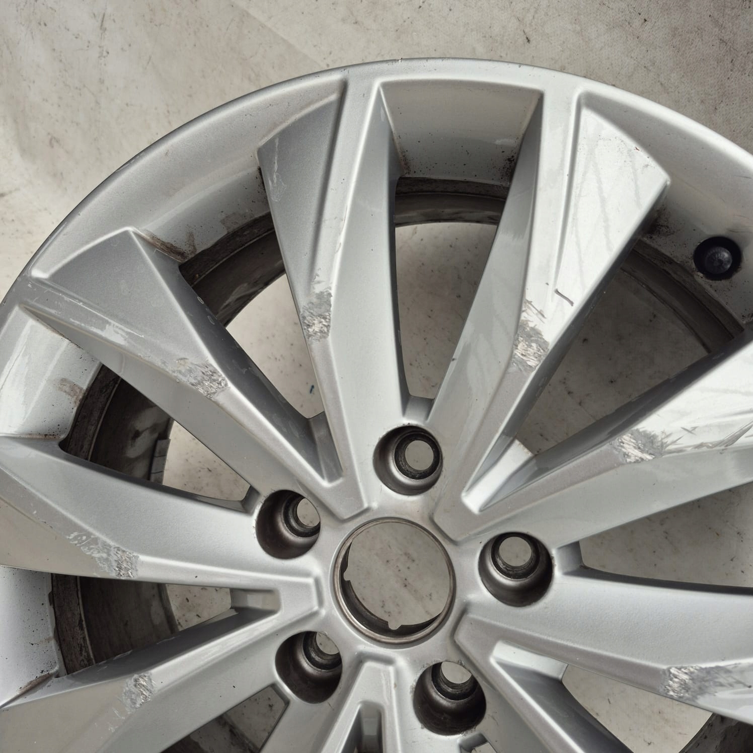 SEAT 575601025M 7.0JX17H2 ET45 17" disk hliníkový