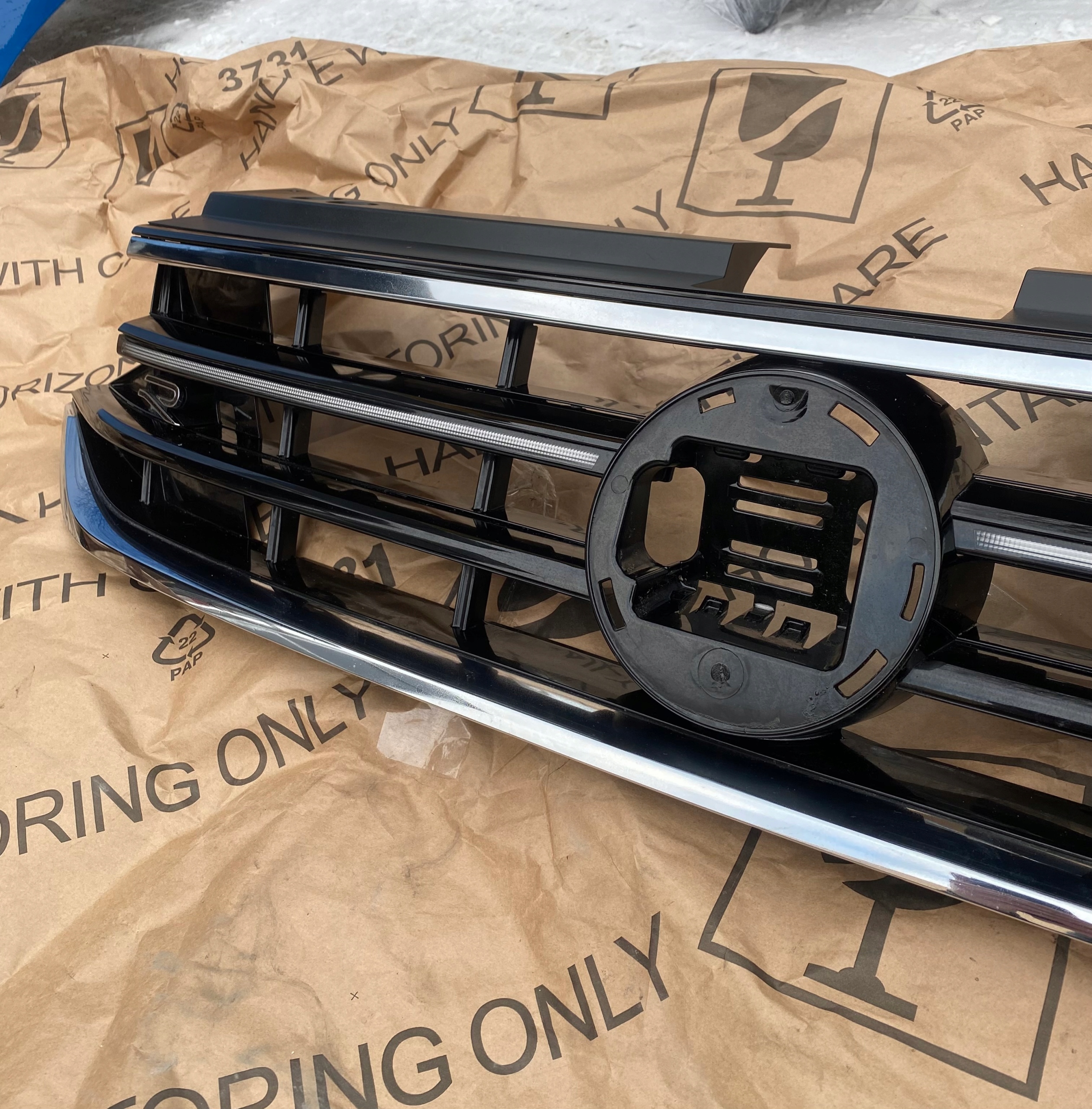 VW TIGUAN II LIFT R-LINE GRILL ATRAPA ZDERZAKA LED ALLSPACE Kolor czarny