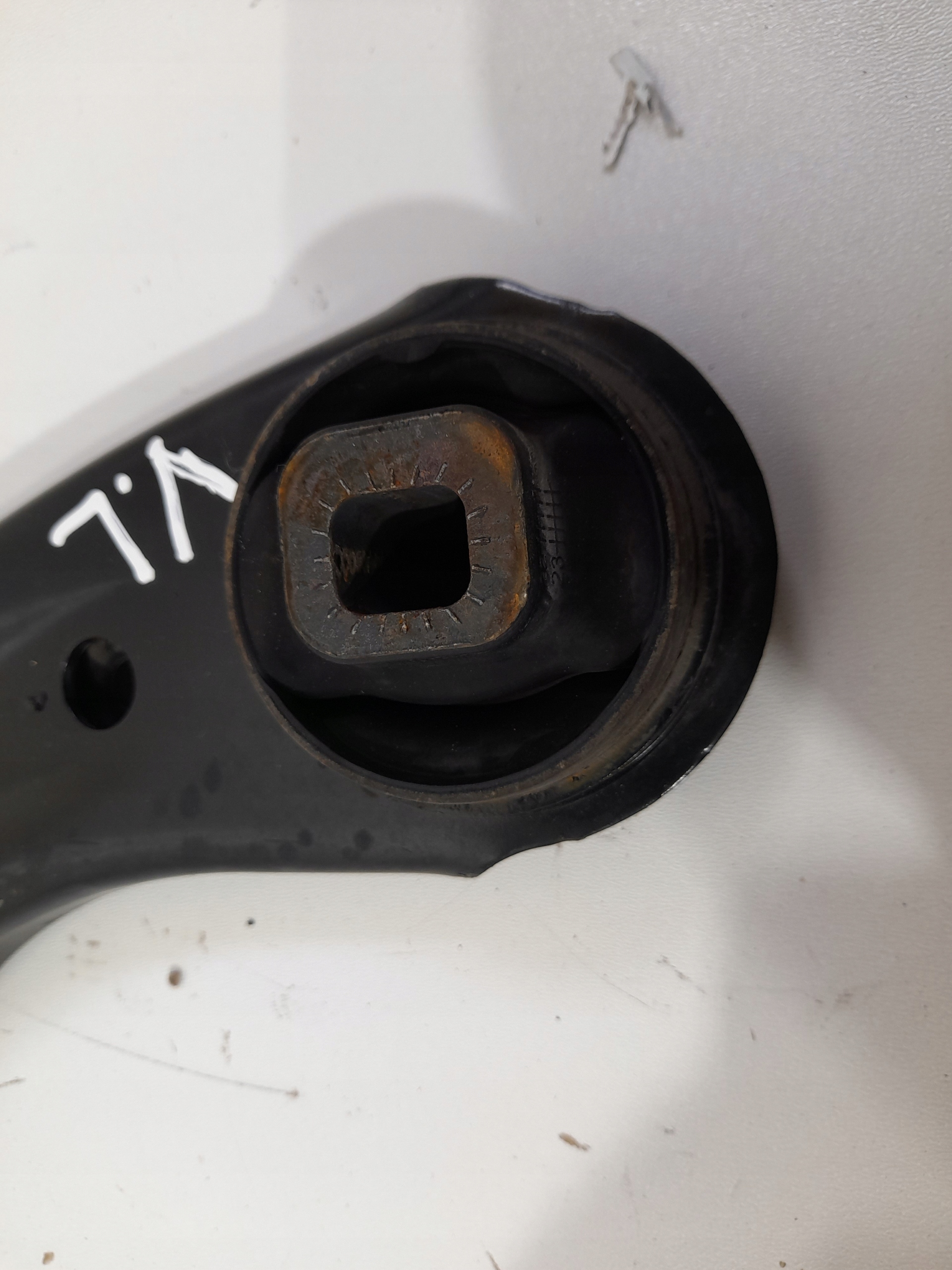 VOLVO XC40 arm left front 32221283 (Q87)