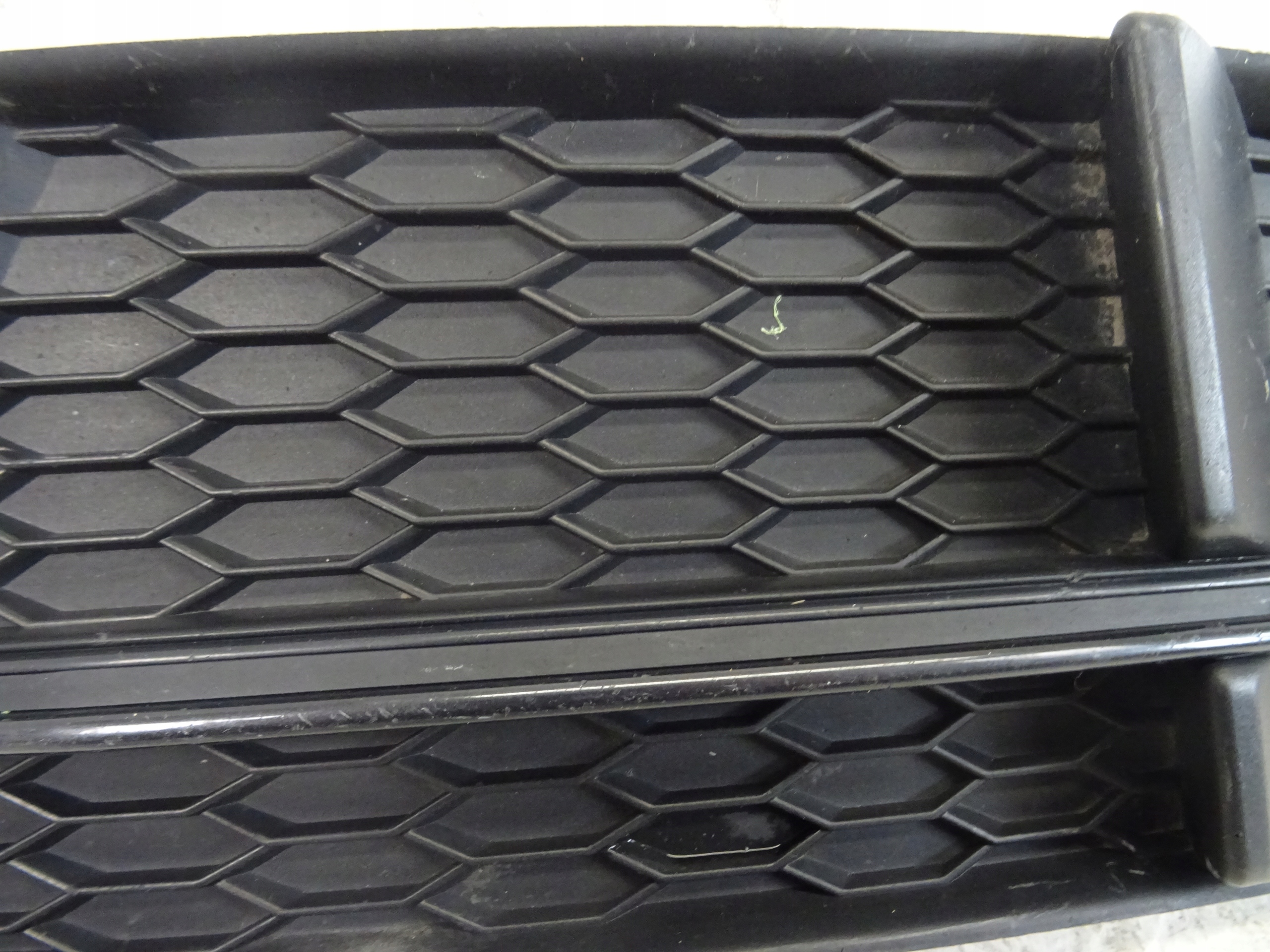 grid of a bumper front front left AUDI A3 8V LIFT S-LINE 8V3807681AB