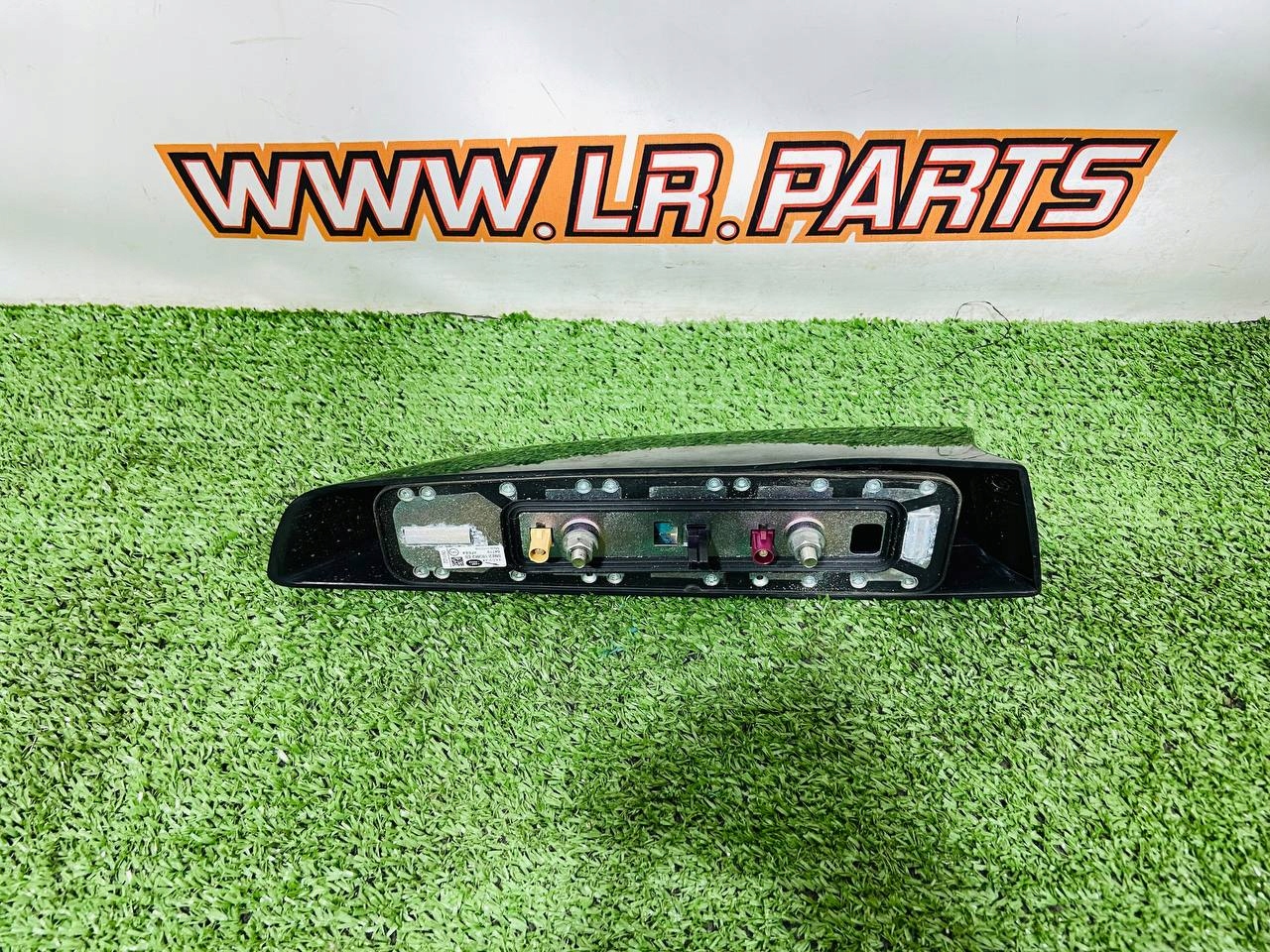 антенна на крышу RANGE ROVER L460 M8E2-18D862-EB