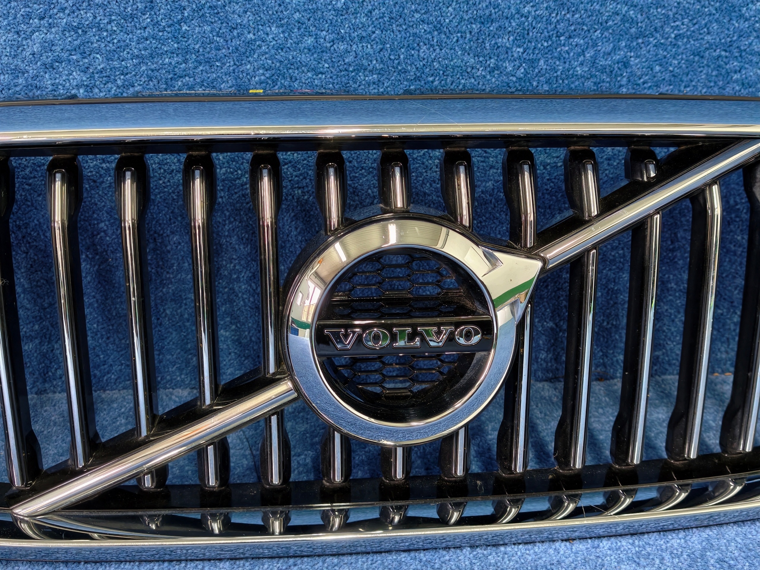VOLVO XC60 II front prekladgrill radiator CHROM original 31425535 OPIS!