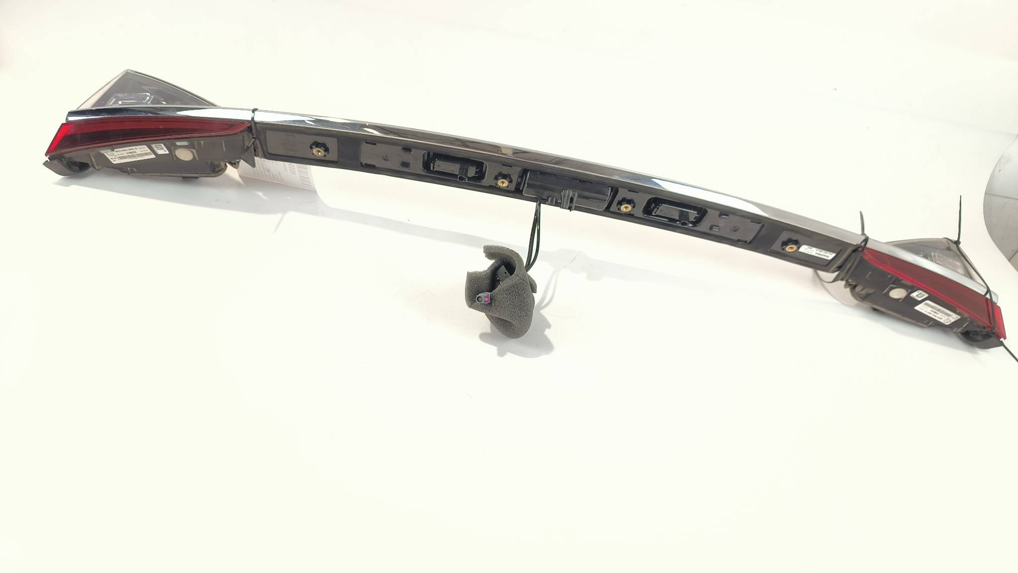 cap bonnet 3V5945308G SKODA SUPERB III HB
