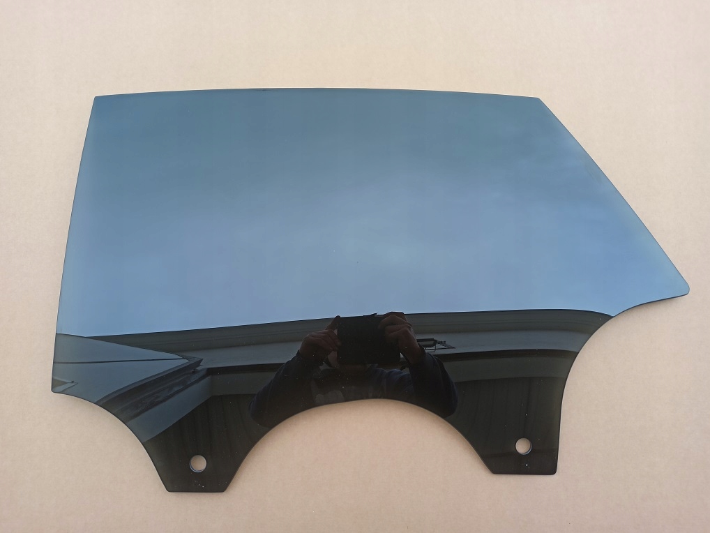 VW ARTEON боковое стекло двери левый задний 2020