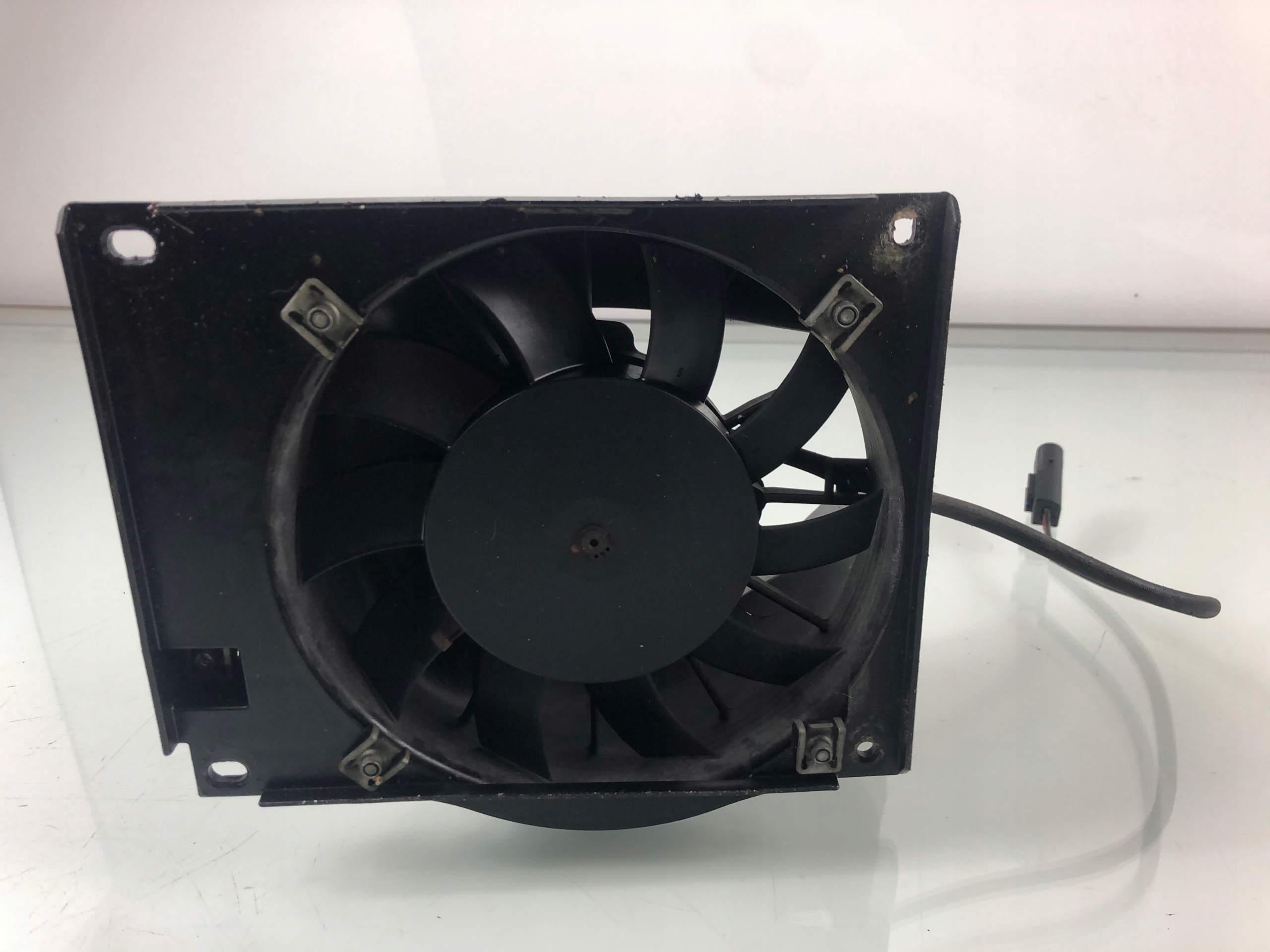 WENTYLATOR CHŁODNICY OLEJU MERCEDES W219 63 AMG Typ samochodu Samochody osobowe