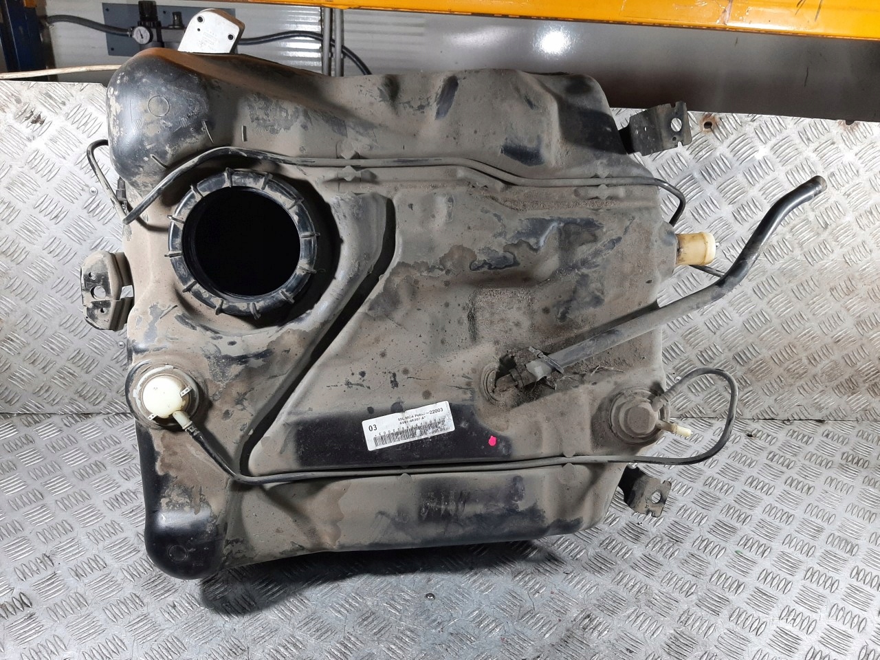 AV61-9K007-A - FORD FOCUS MK3 СЕДАН 1.6 TI FL 17R ПАЛИВНИЙ БАК