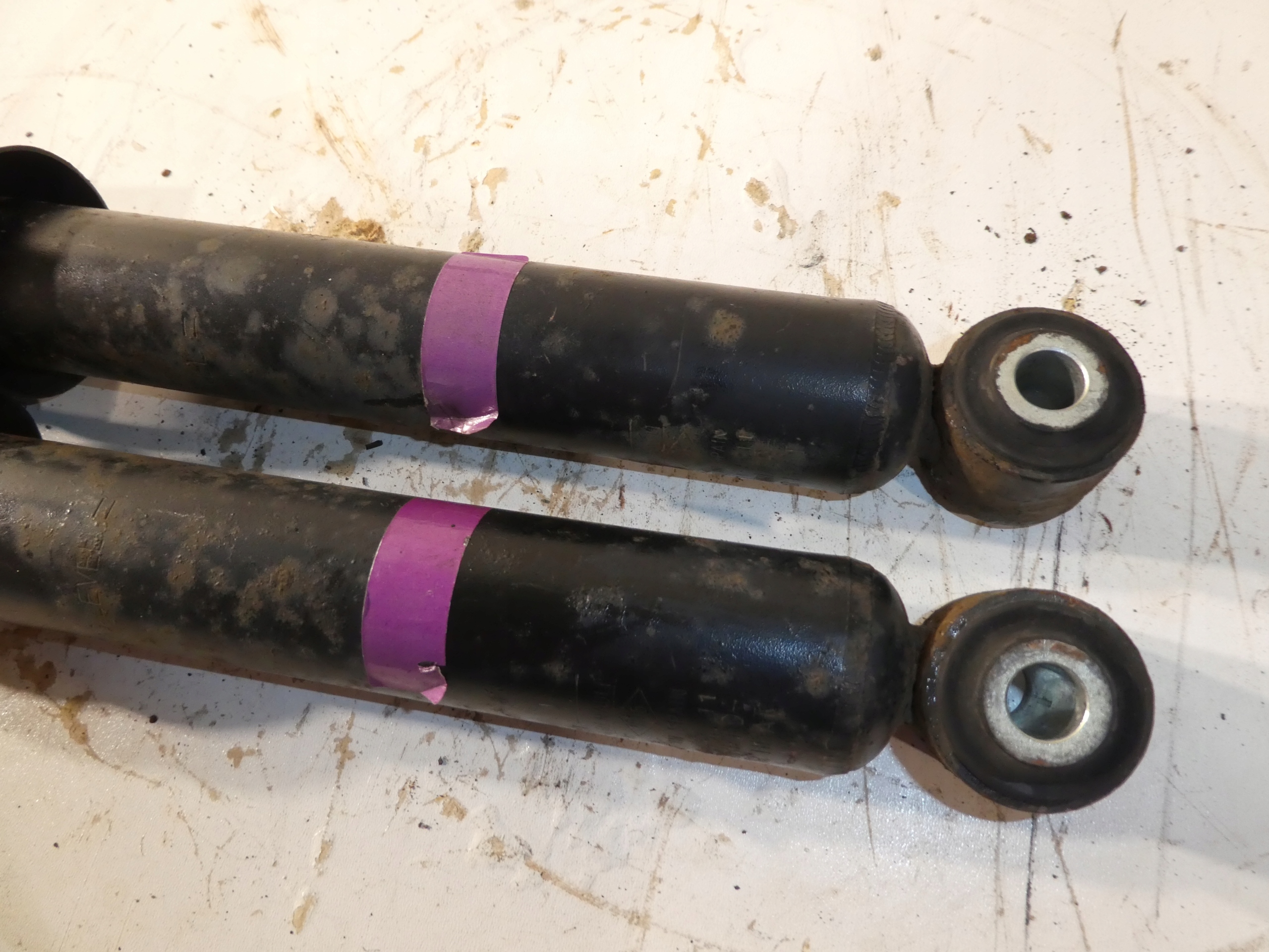 shock absorbers rear part TRAFIC III 8200726572