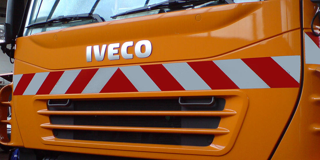 Taśma odblaskowa biało-czerwona typ I - zestaw 2 rolki, 9mb, szer. 14,1cm Producent Oracal